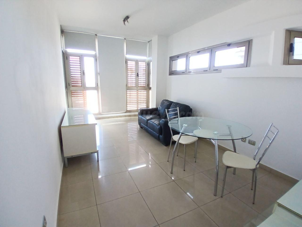PISO DE 2 DORMITORIOS CON GARAJE – ZONA ALCARAVANERAS - foto 2