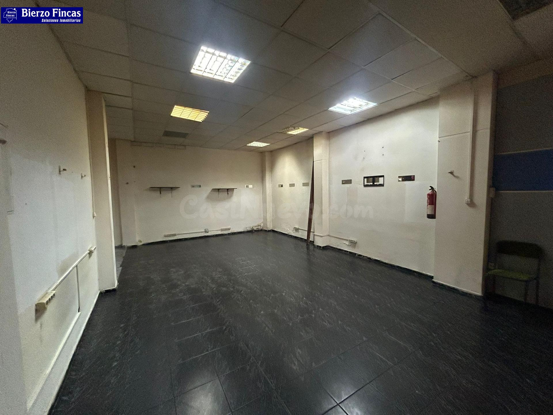 ✨ SE VENDE LOCAL COMERCIAL EN EL CENTRO DE PONFERRADA ✨ - foto 2