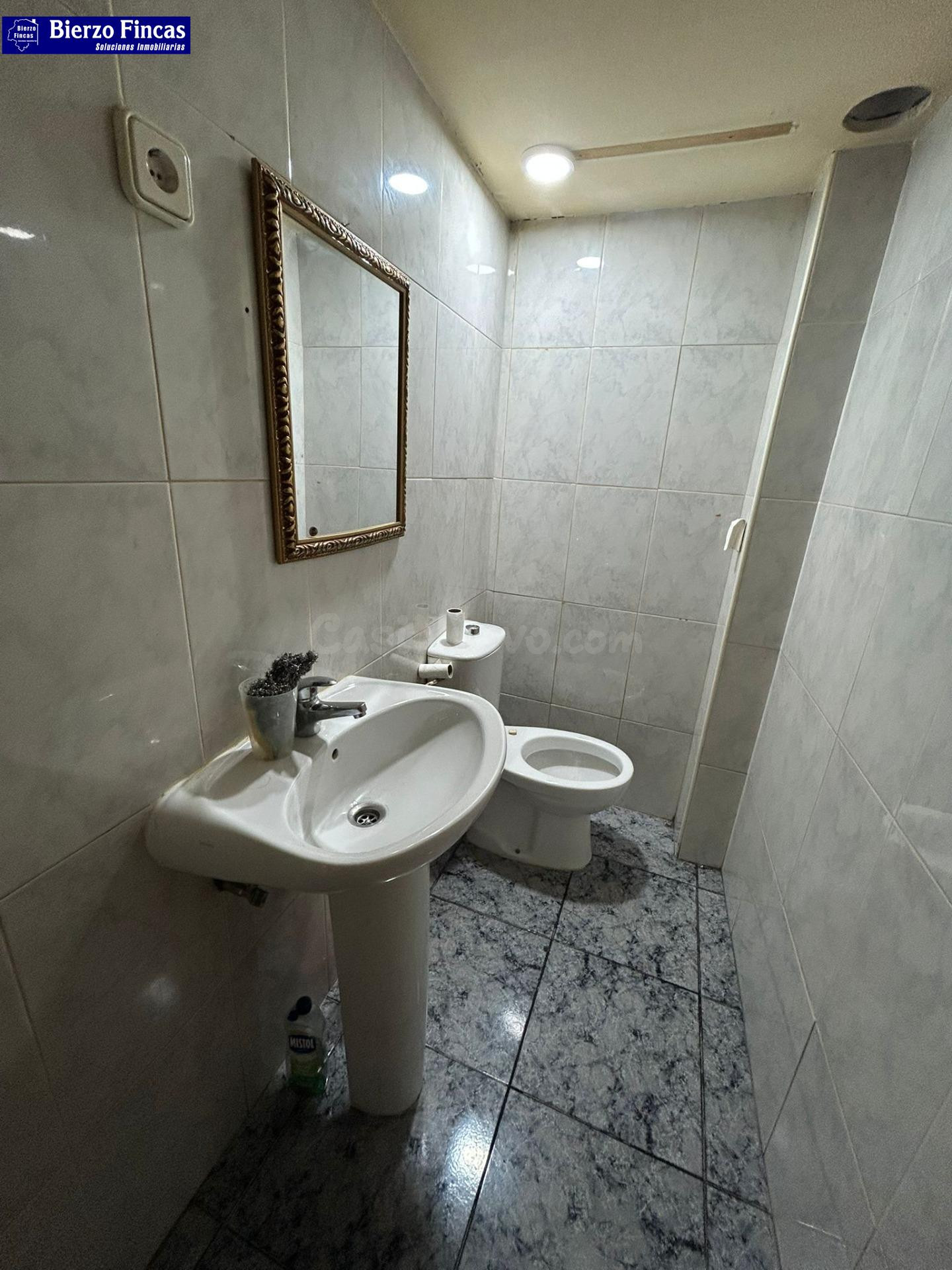 ✨ SE VENDE LOCAL COMERCIAL EN EL CENTRO DE PONFERRADA ✨ - foto 3