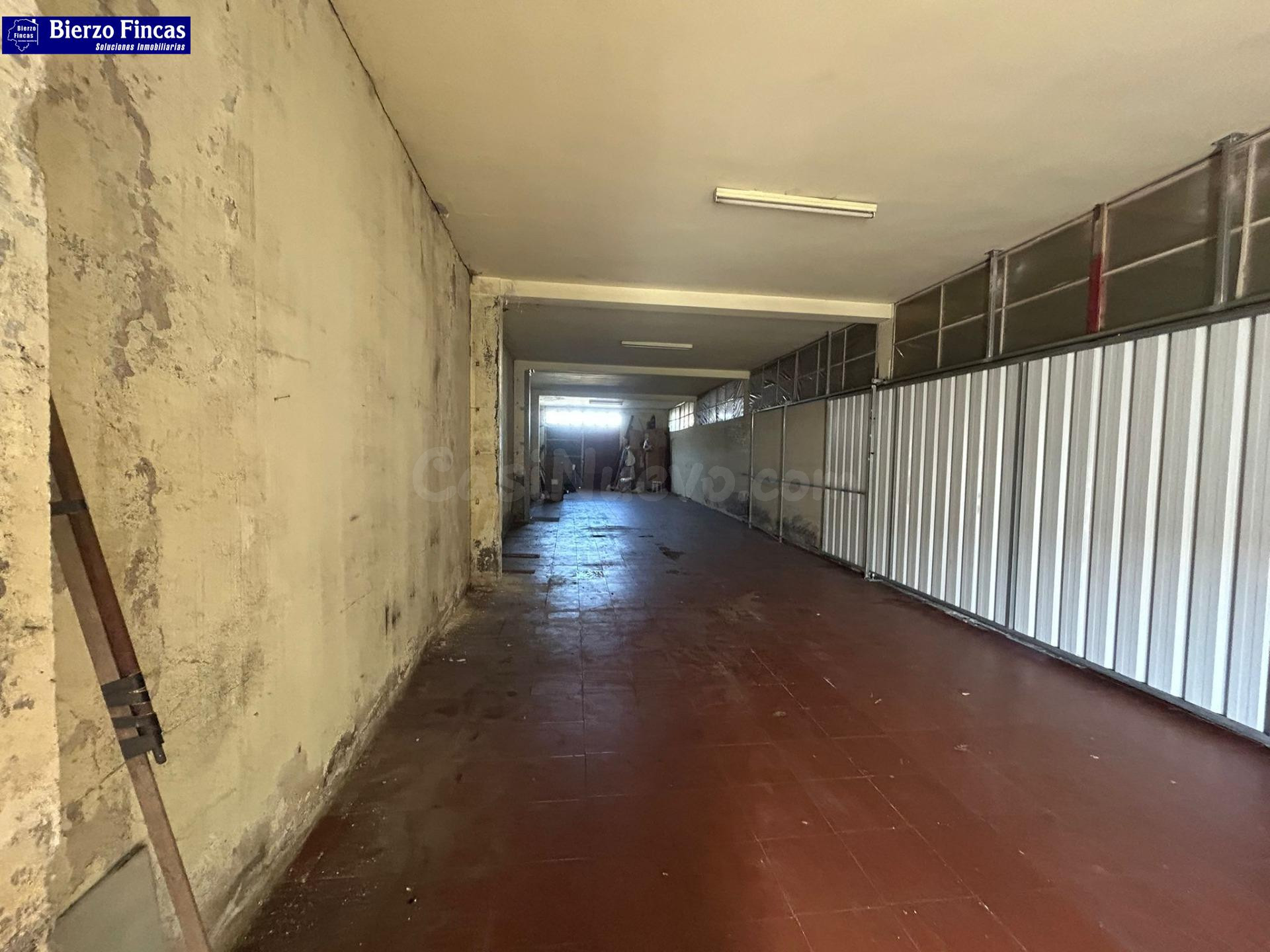 SE ALQUILA ALMACÉN EN AVENIDA ASTURIAS - foto 2