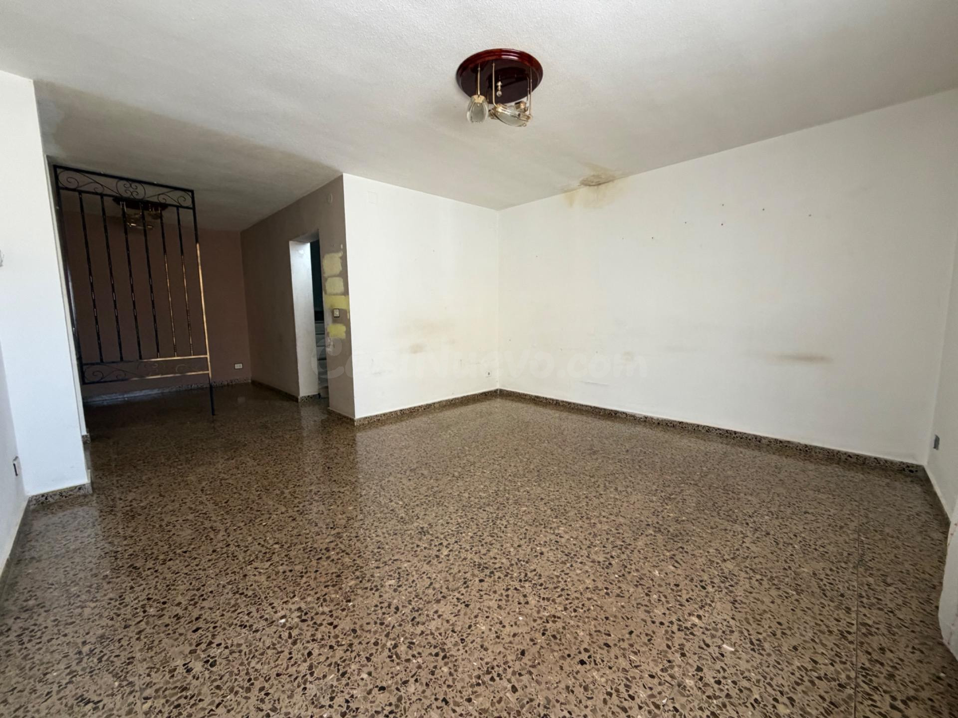 ADOSADO ESQUINERO A LA VENTA EN CASINOS - foto 3