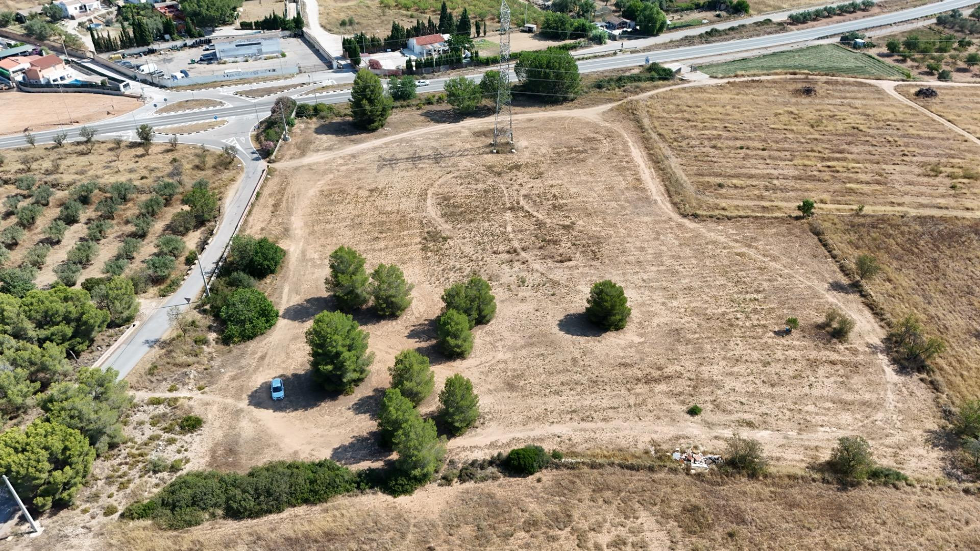 FINCA RUSTICA DE 15.000 M2 A 1 KM DEL PUEBLO - foto 2