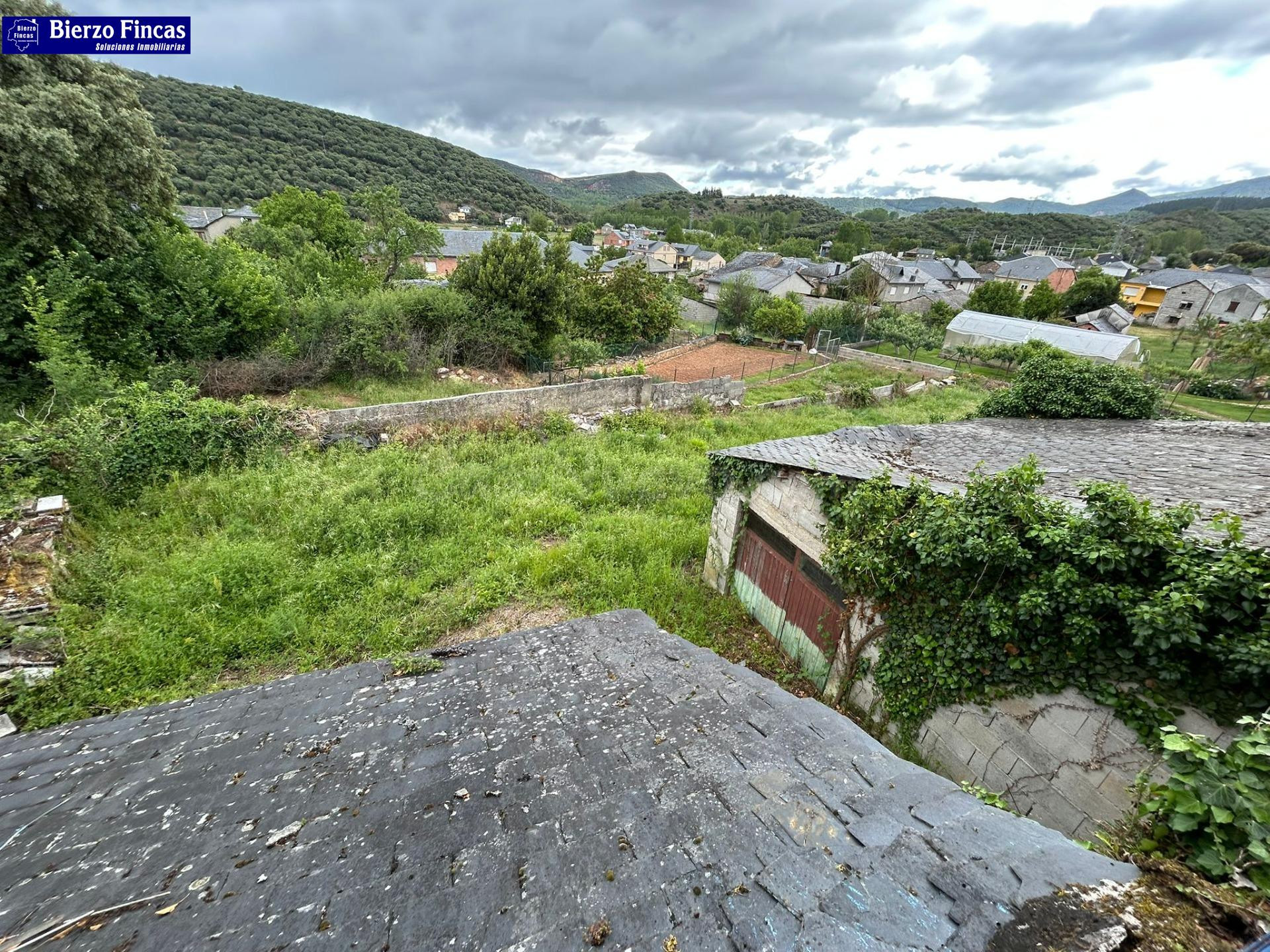 SE VENDE CASA CON TERRENO EN CARUCEDO