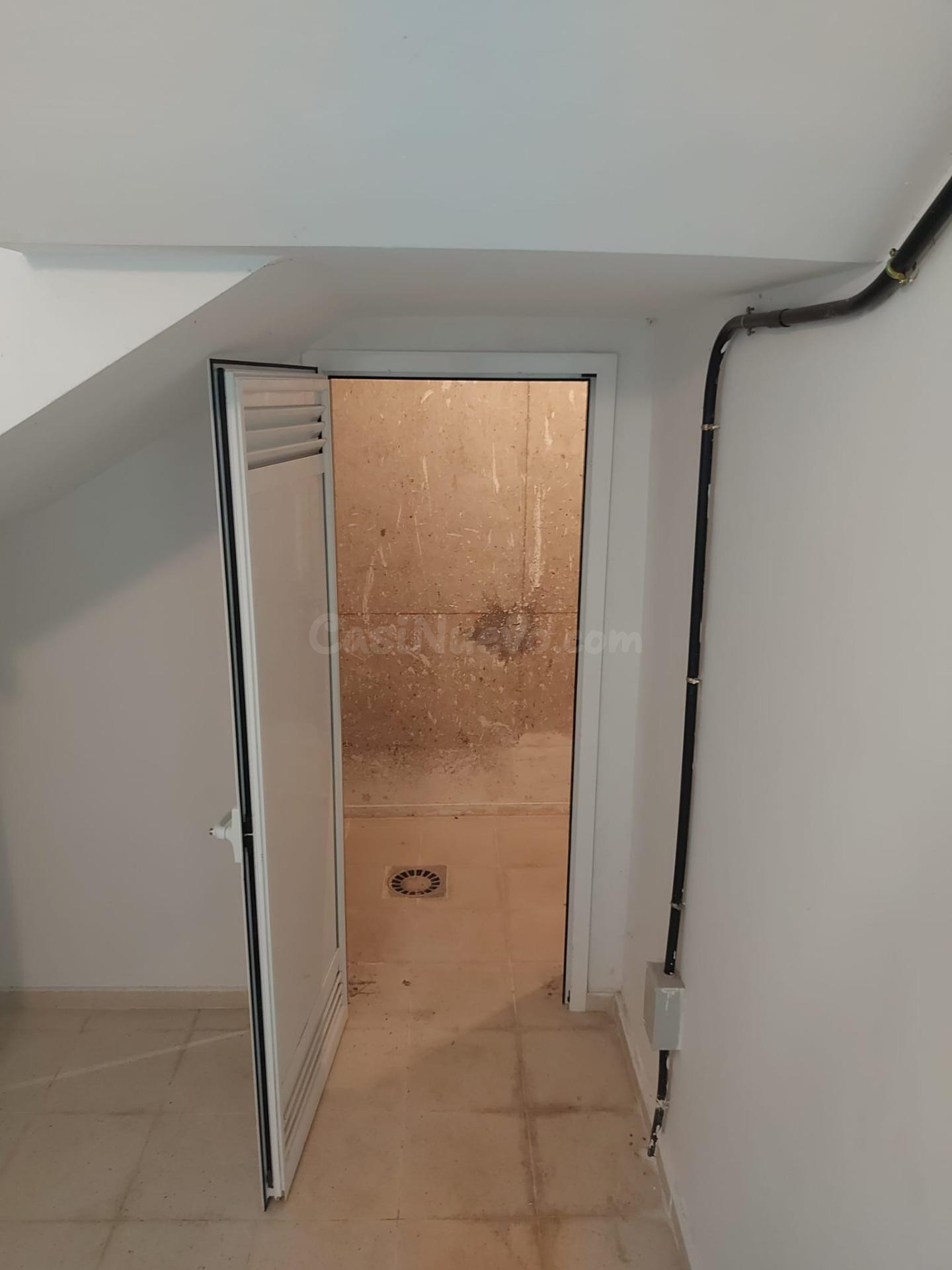 Trastero de 17m2 en la zona del Pueblo de Jinámar con acceso - foto 3