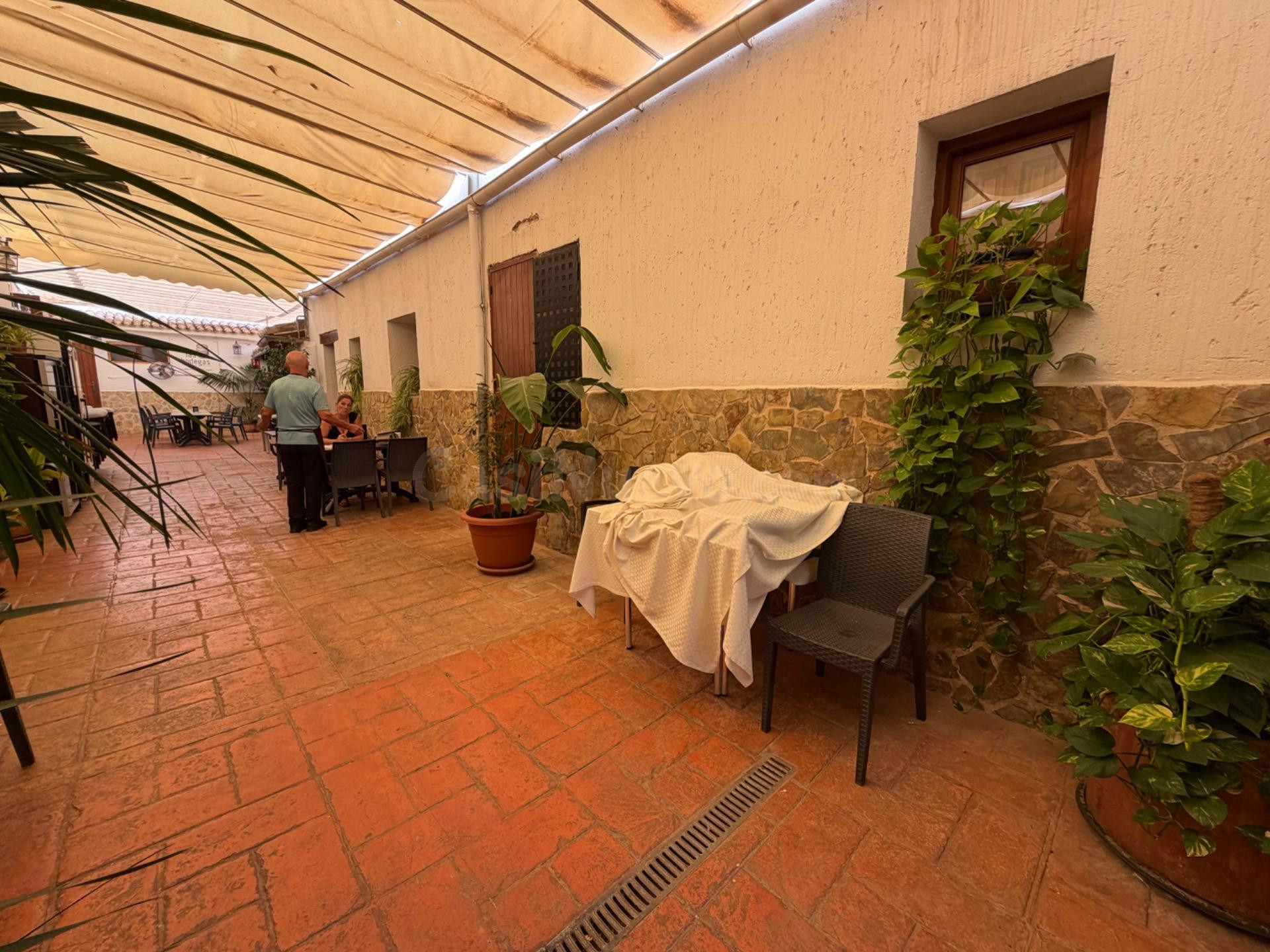 ESPECTACULAR NEGOCIO DE HOSTELERÍA EN PLENO FUNCIONAMIENTO - foto 4