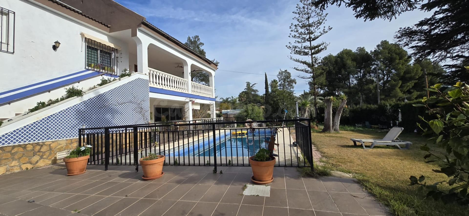 Amplia propiedad con piscina y 1.400 m2 de parcela en Pedral - foto 5
