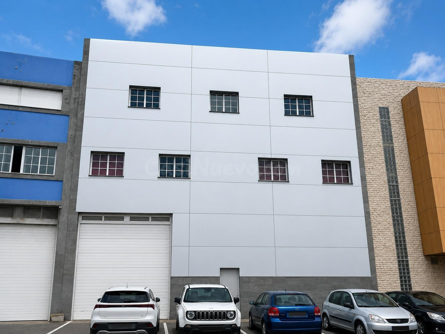 Nave industrial de alto rendimiento con amplias zonas de alm