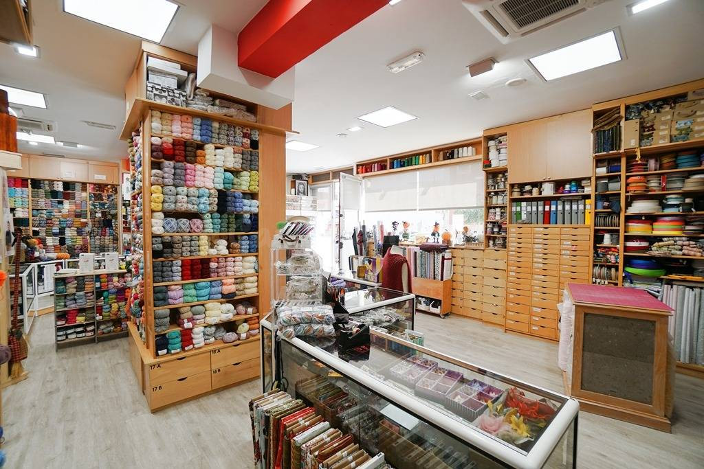 Se traspasa Tienda de Labores y Mercería en zona Triana