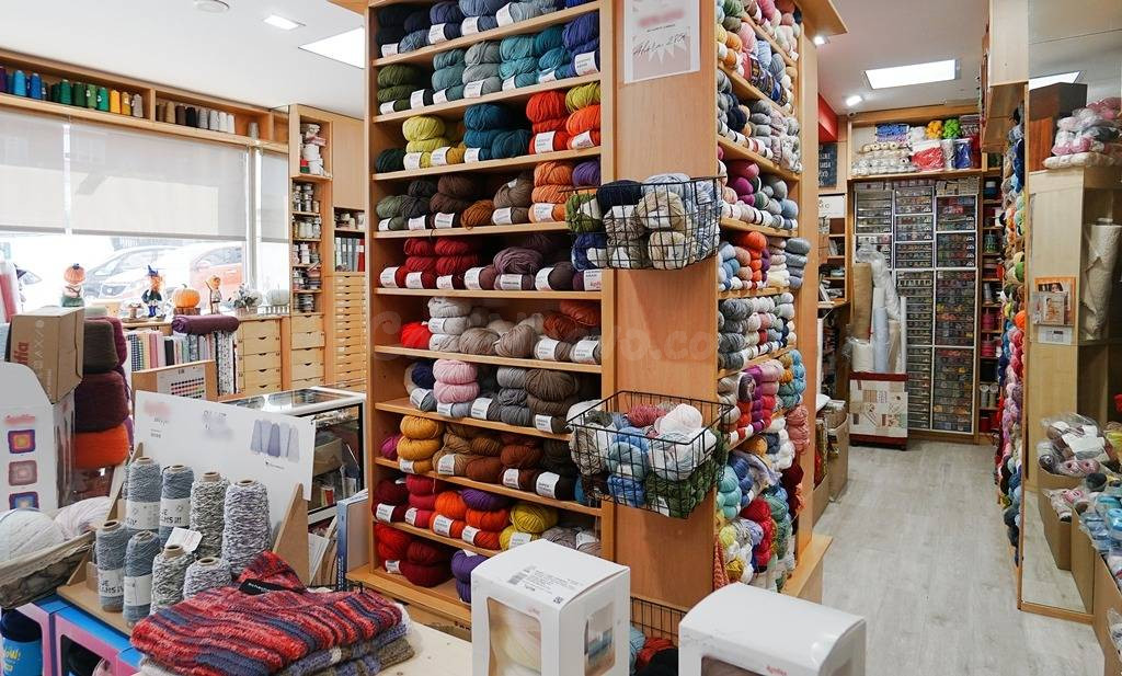 Se traspasa Tienda de Labores y Mercería en zona Triana - foto 2