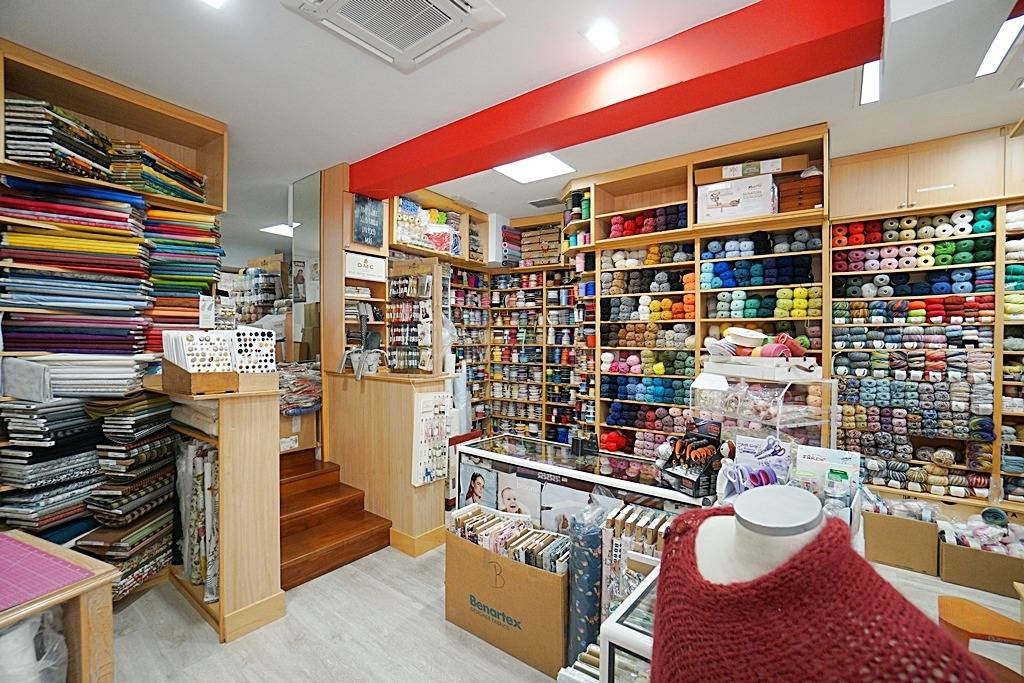 Se traspasa Tienda de Labores y Mercería en zona Triana - foto 4