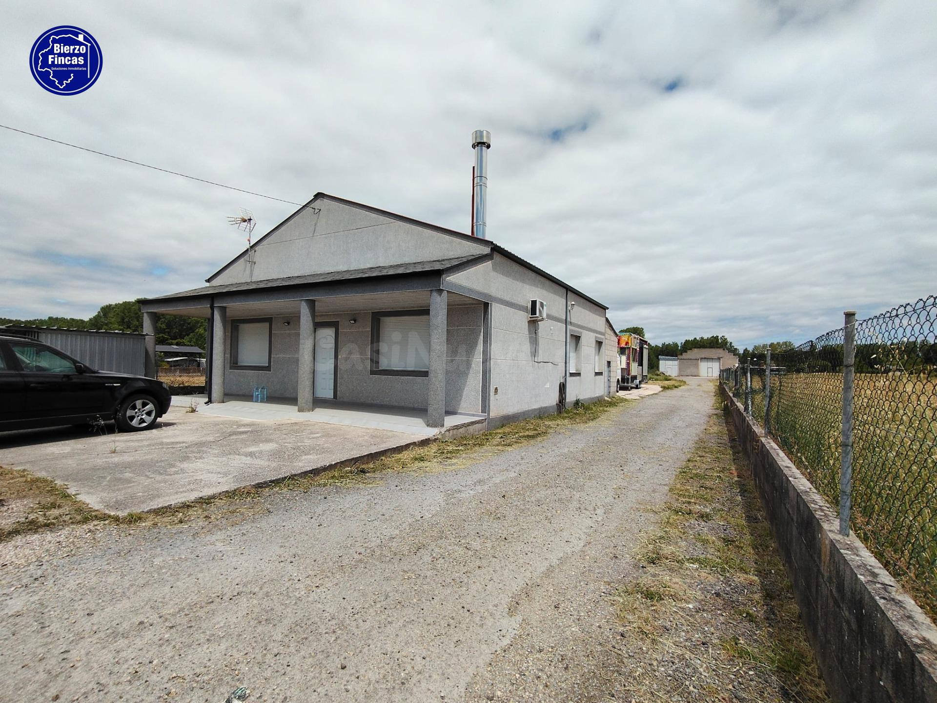 SE VENDE CASA CON GRAN PARCELA EN COLUMBRIANOS
