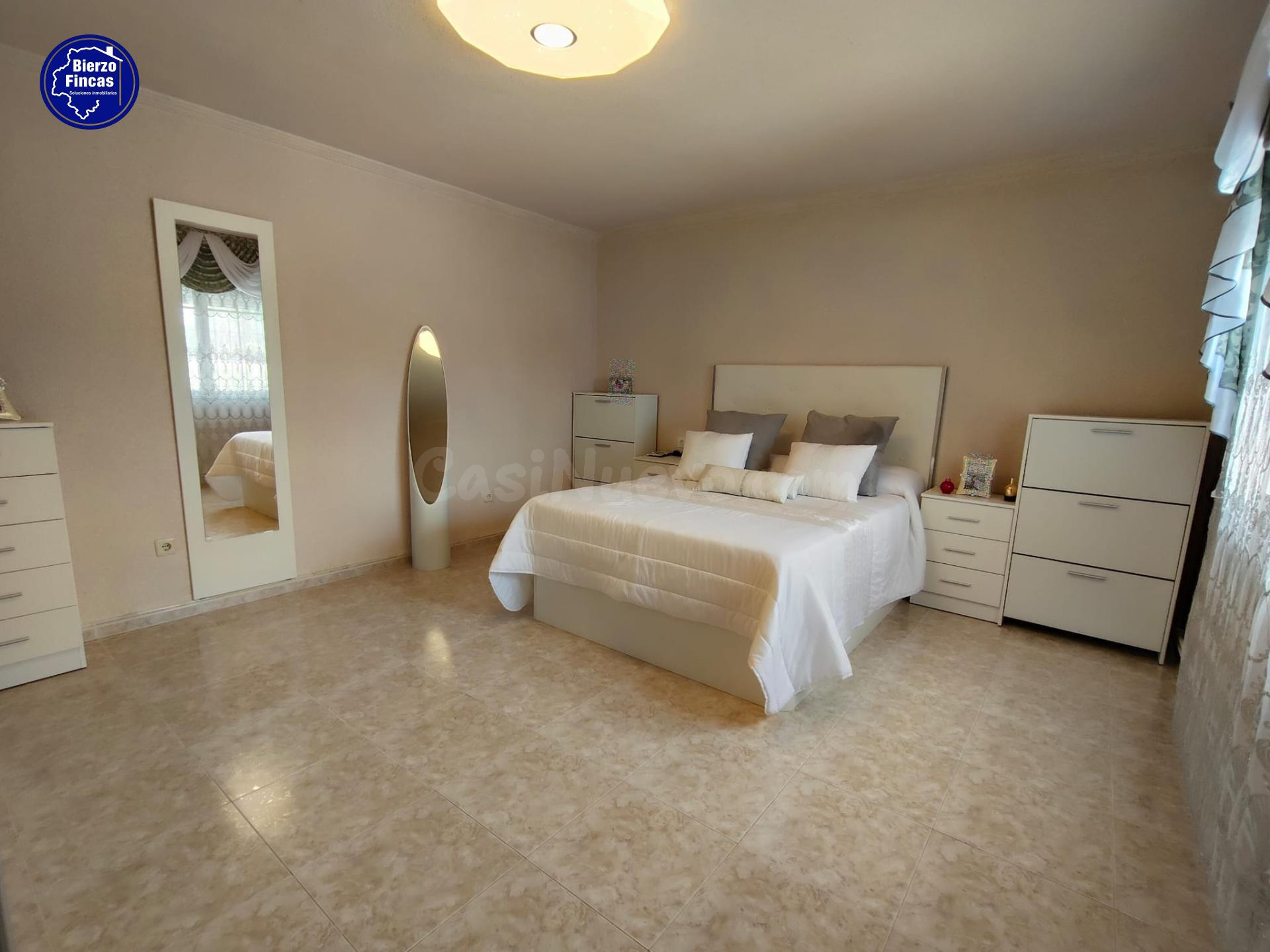 SE VENDE CASA CON GRAN PARCELA EN COLUMBRIANOS - foto 4