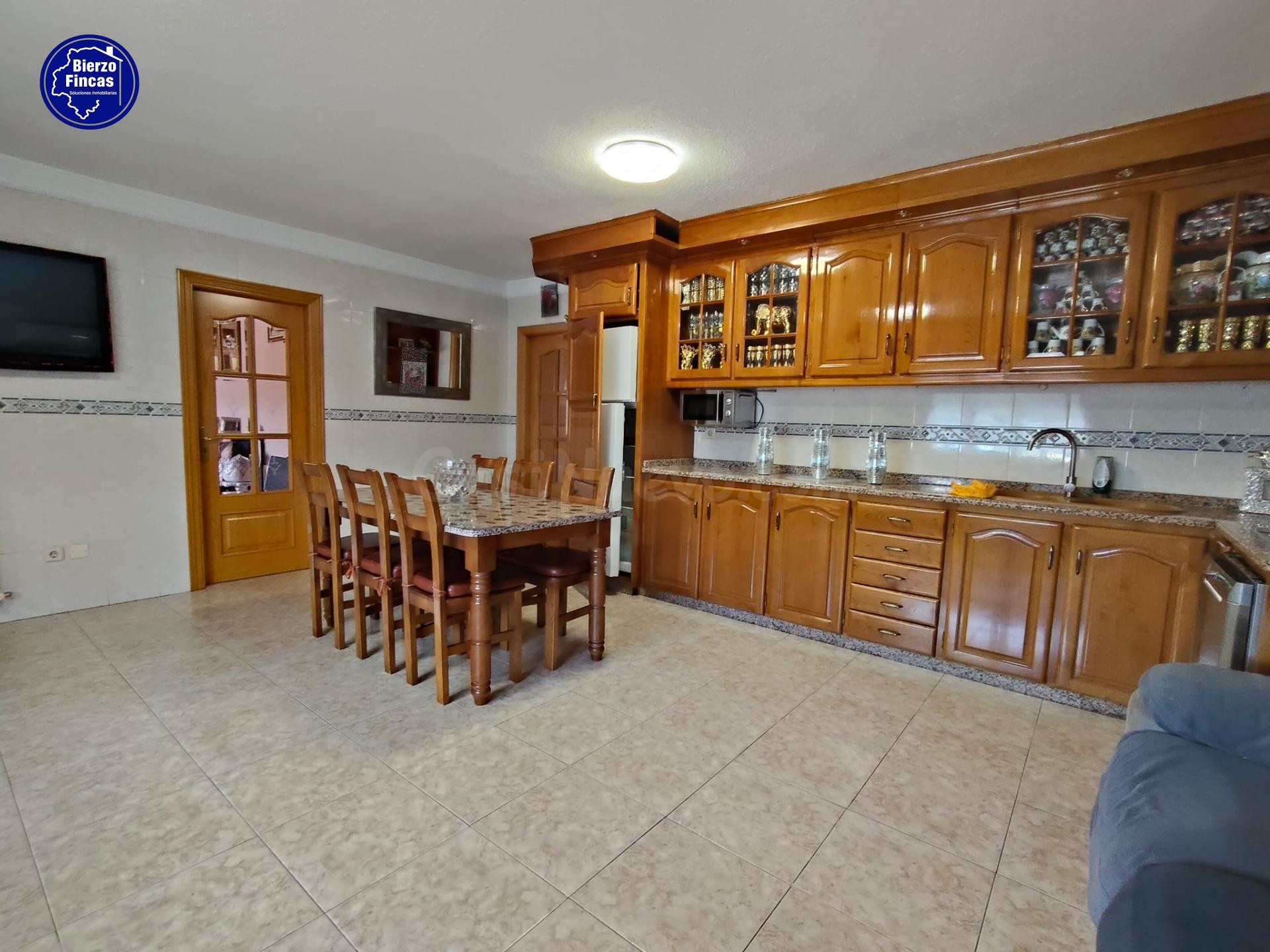 SE VENDE CASA CON GRAN PARCELA EN COLUMBRIANOS - foto 5