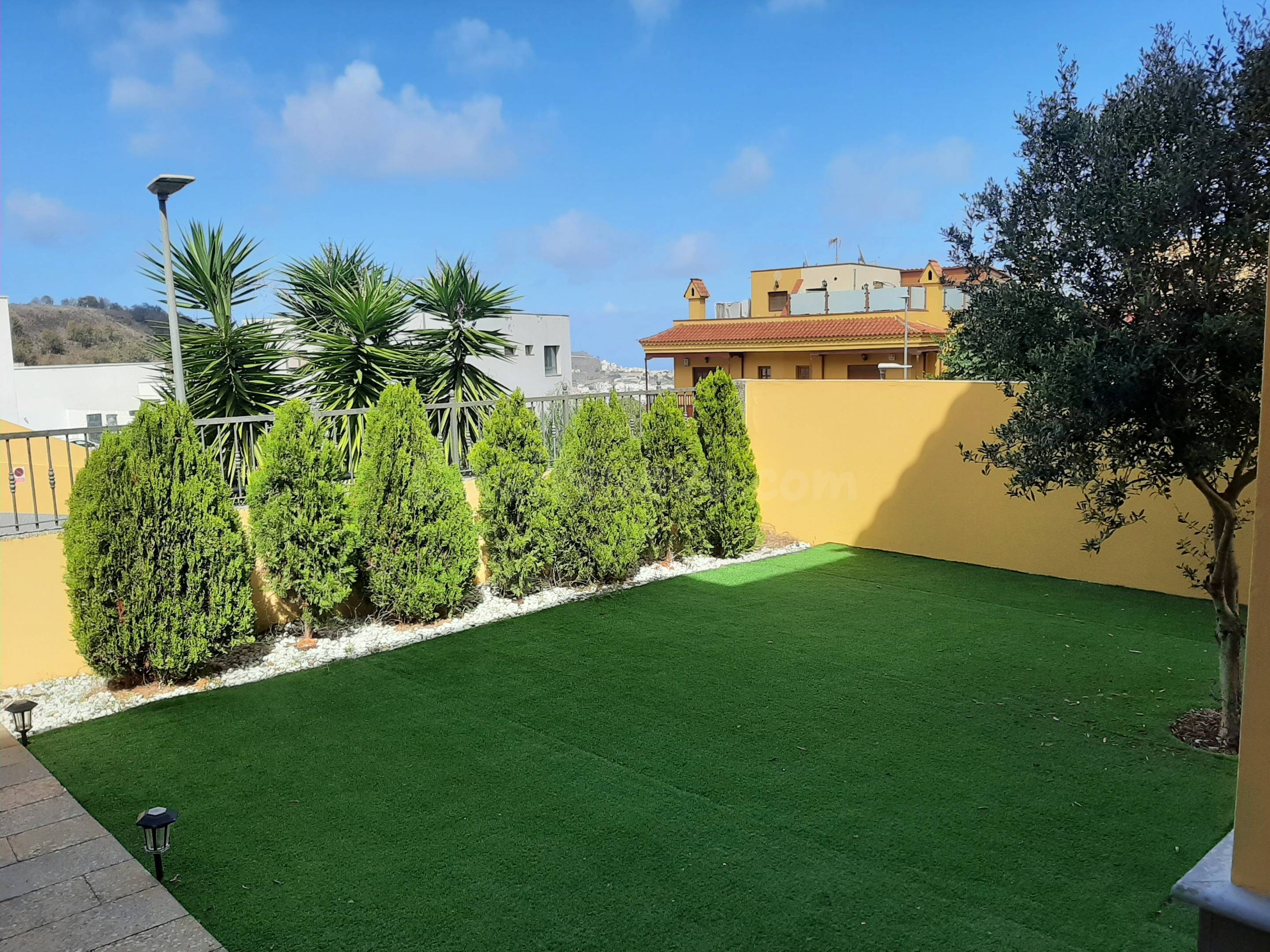 CHALET EN ZONA RESIDENCIAL CON ESPECTACULARES VISTAS, EQUIPA - foto 2