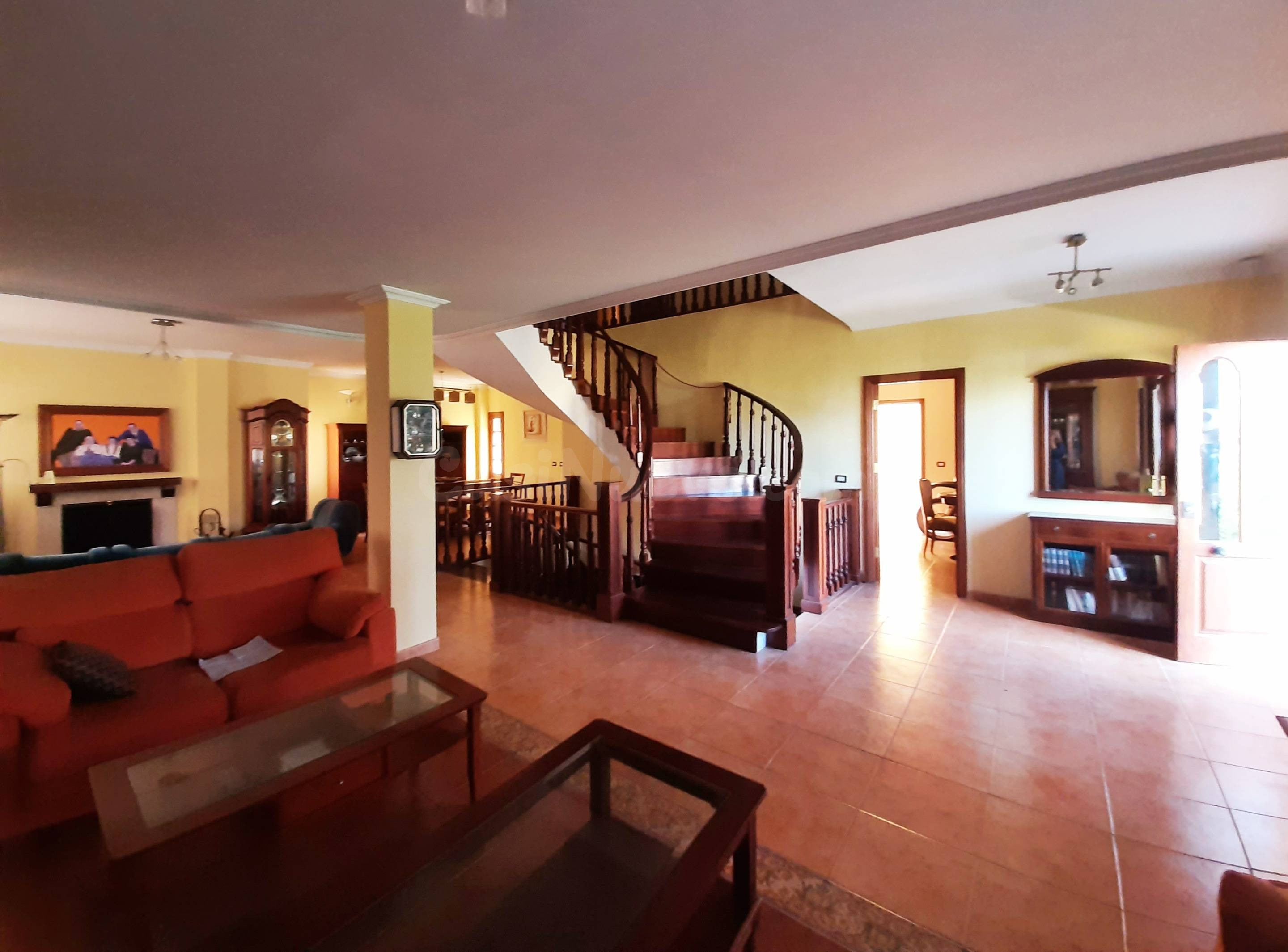 CHALET EN ZONA RESIDENCIAL CON ESPECTACULARES VISTAS, EQUIPA - foto 3