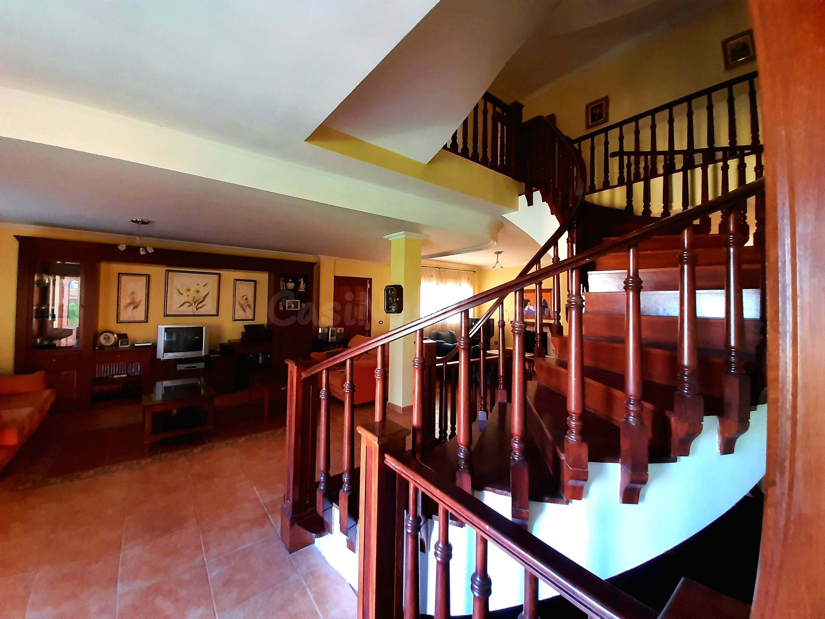 CHALET EN ZONA RESIDENCIAL CON ESPECTACULARES VISTAS, EQUIPA - foto 4