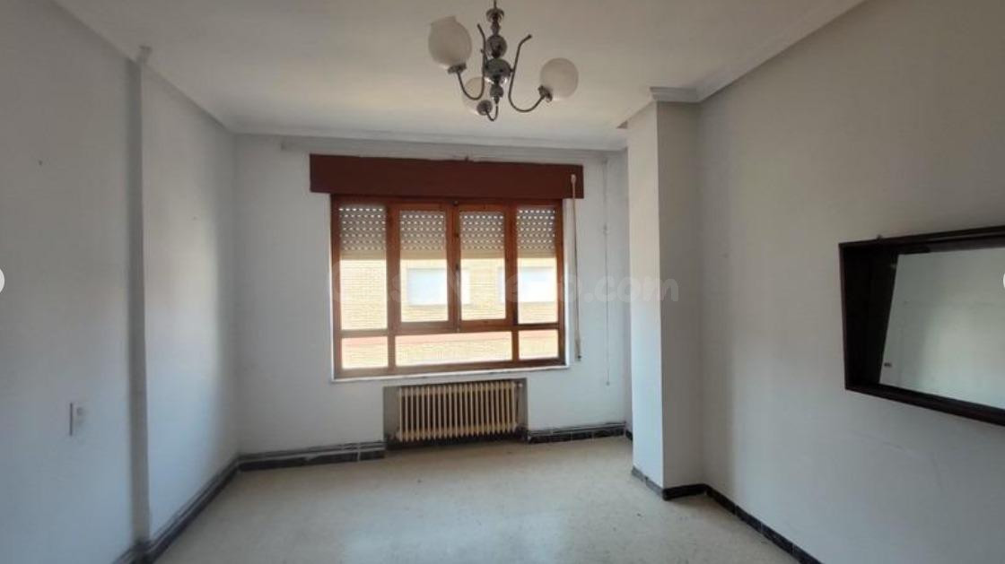 PISO PARA REFORMAR EN LA BAÑEZA - foto 3