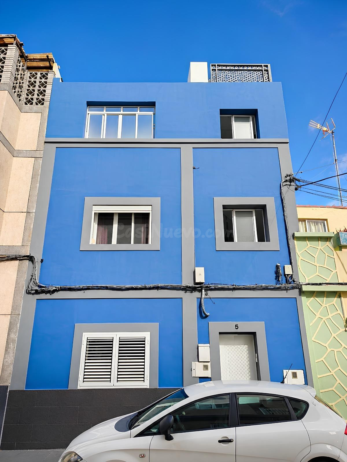 Una oportunidad interesante para quienes buscan adquirir un edificio completo con varias unidades residenciales dentro de una misma propiedad. - foto 2