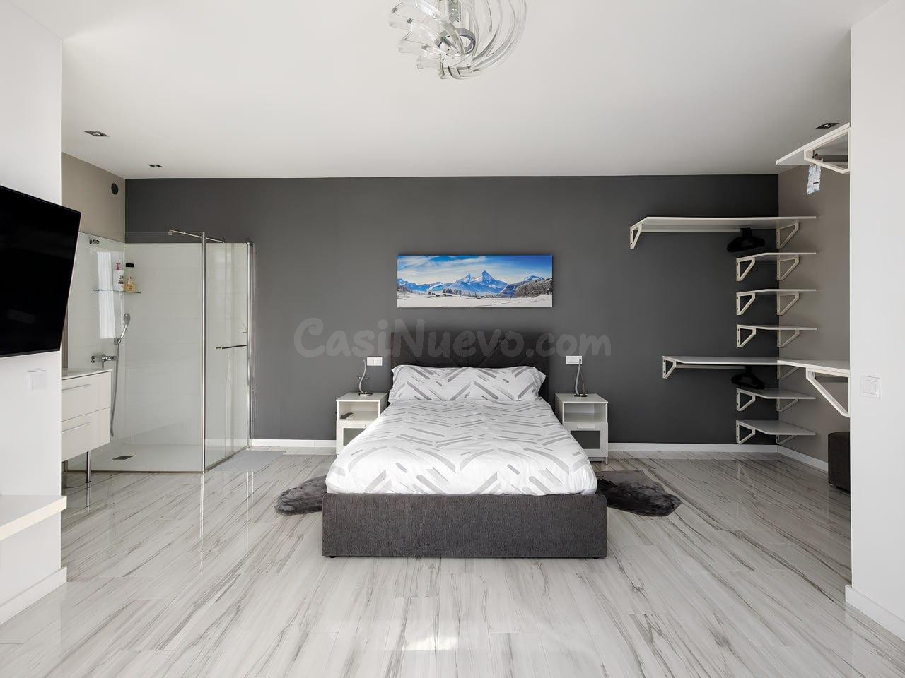 Una oportunidad interesante para quienes buscan adquirir un edificio completo con varias unidades residenciales dentro de una misma propiedad. - foto 4