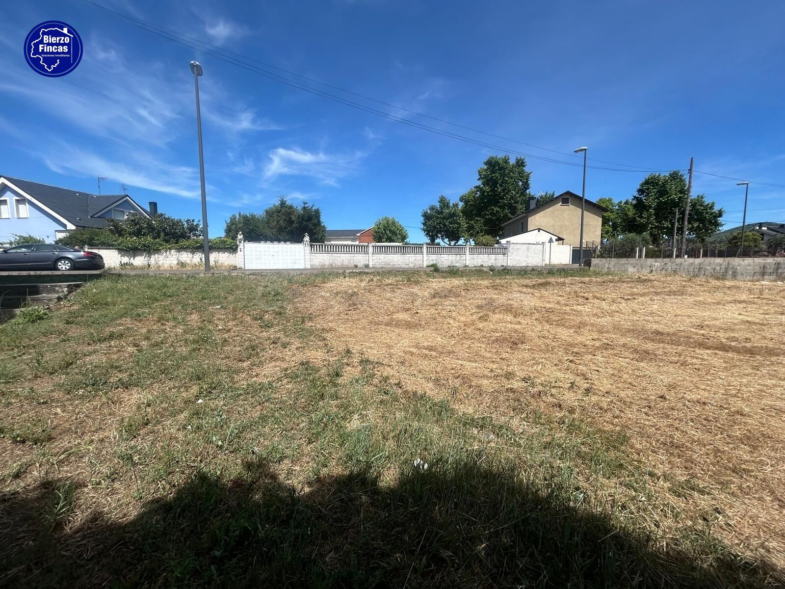 SE VENDE CASA CON GRAN PARCELA EN DEHESAS