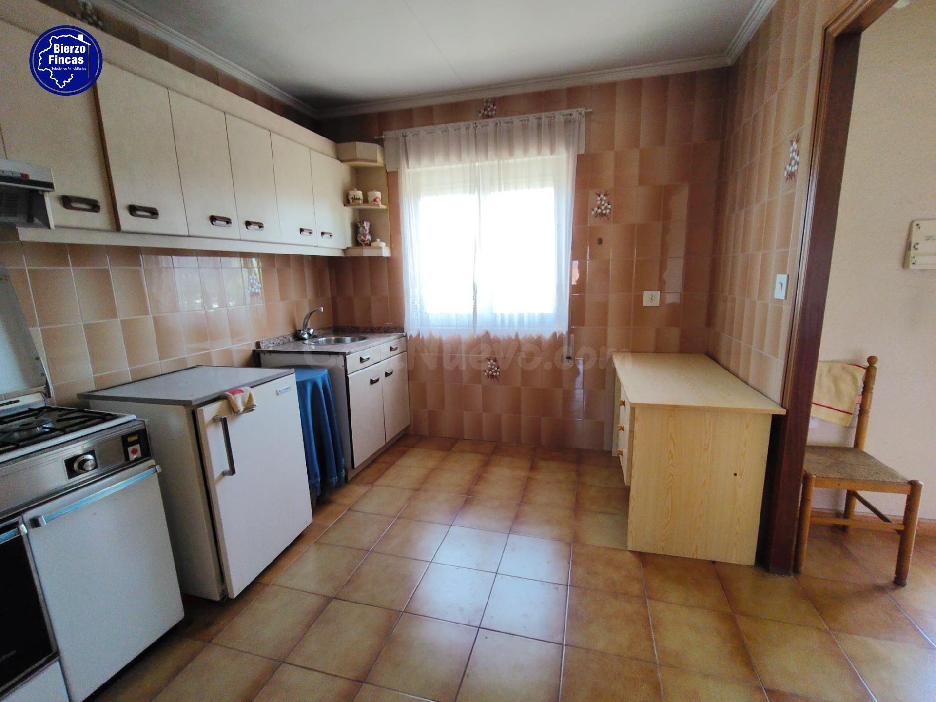 SE VENDE CASA CON GRAN PARCELA EN DEHESAS - foto 4