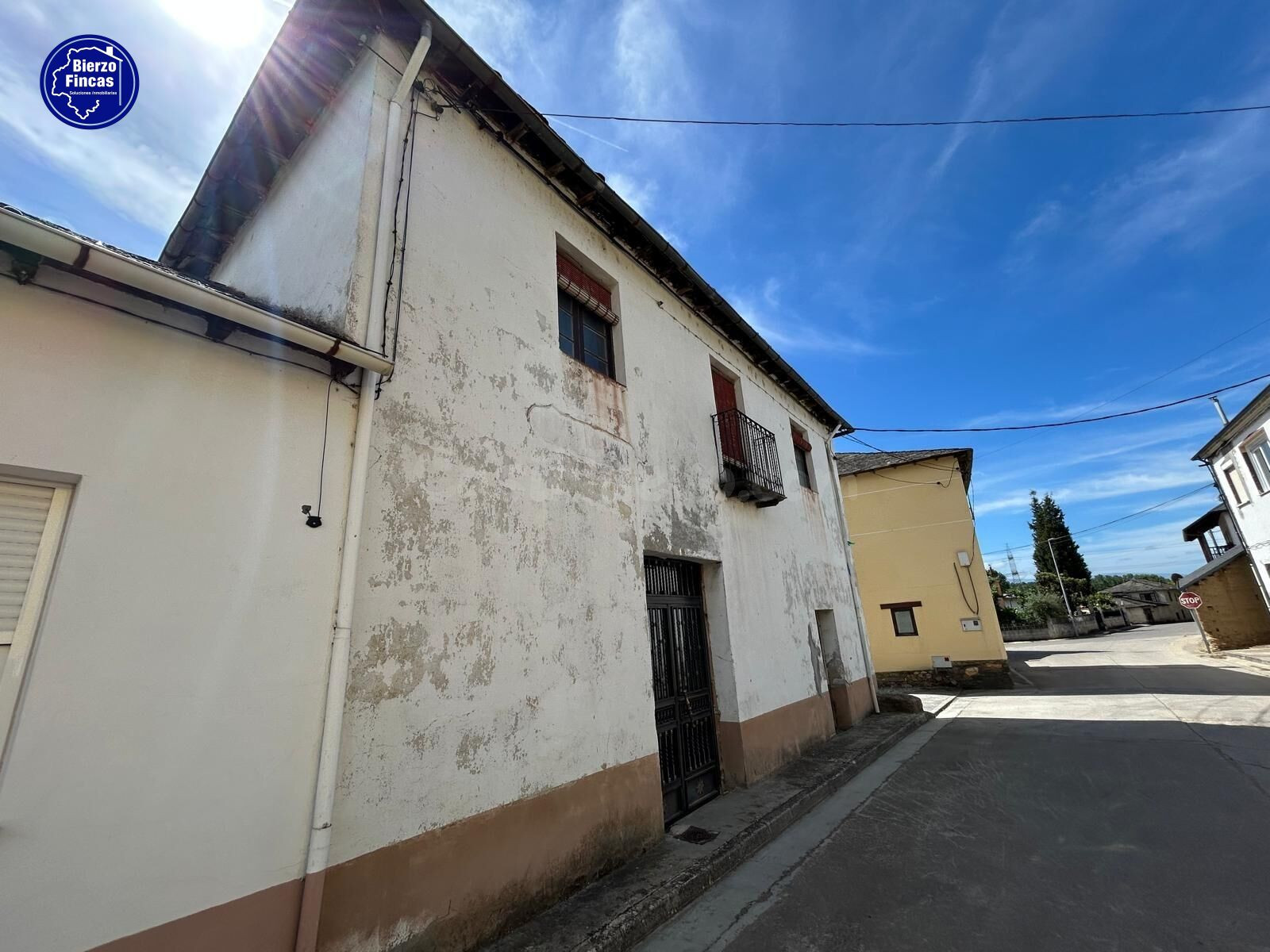 SE VENDE CASA CON PARCELA EN HERVEDEDO