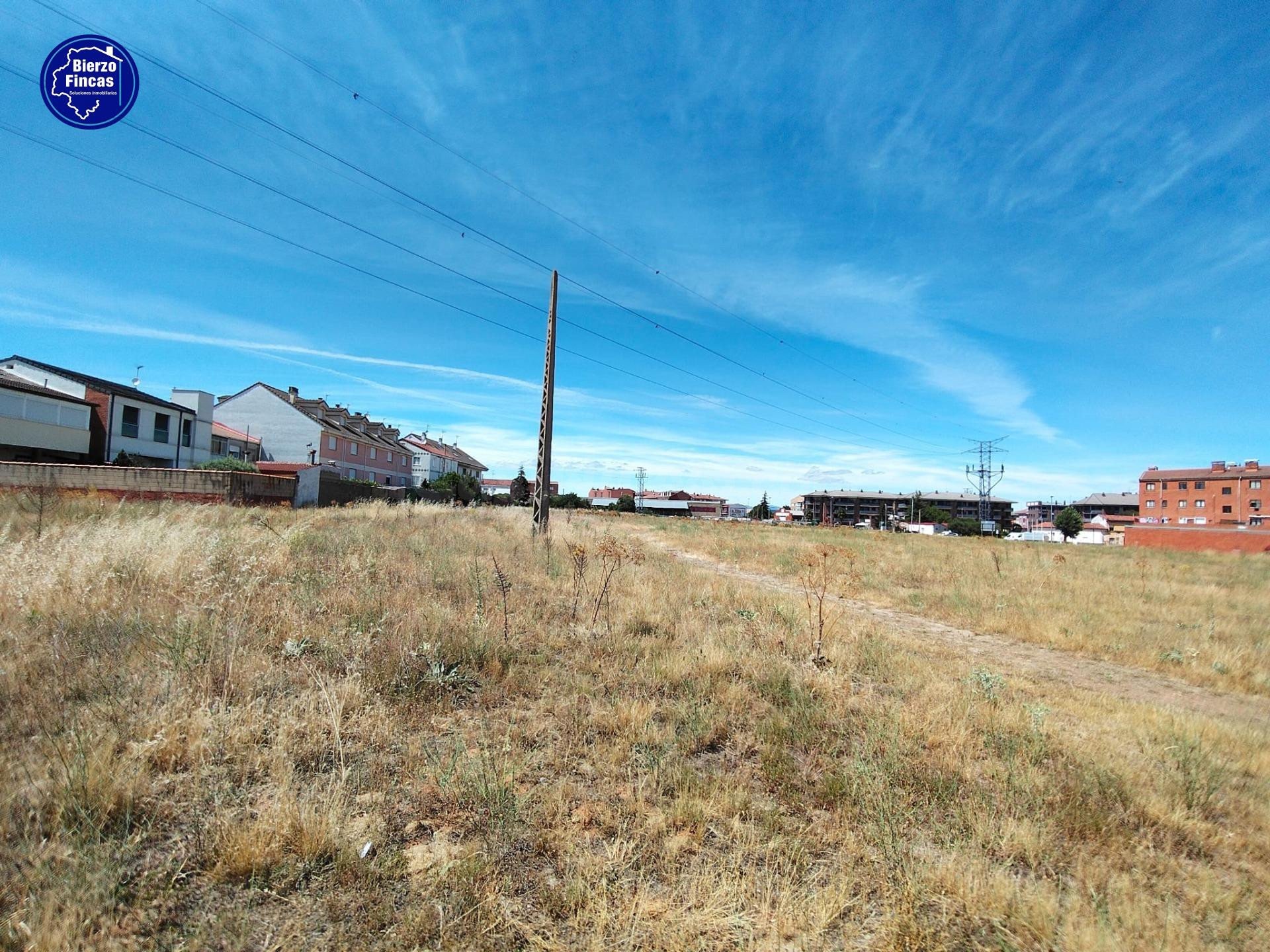 SE VENDE TERRENO URBANIZABLE EN TROBAJO DEL CAMINO - foto 2