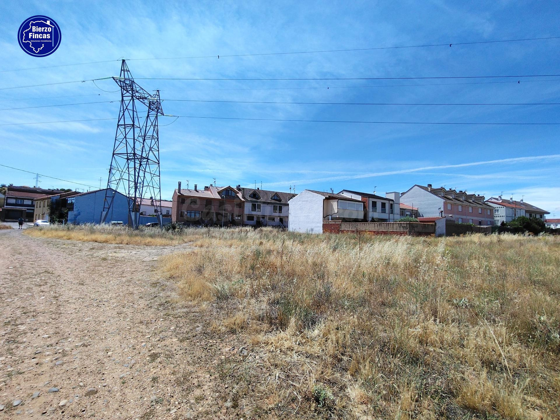 SE VENDE TERRENO URBANIZABLE EN TROBAJO DEL CAMINO - foto 3
