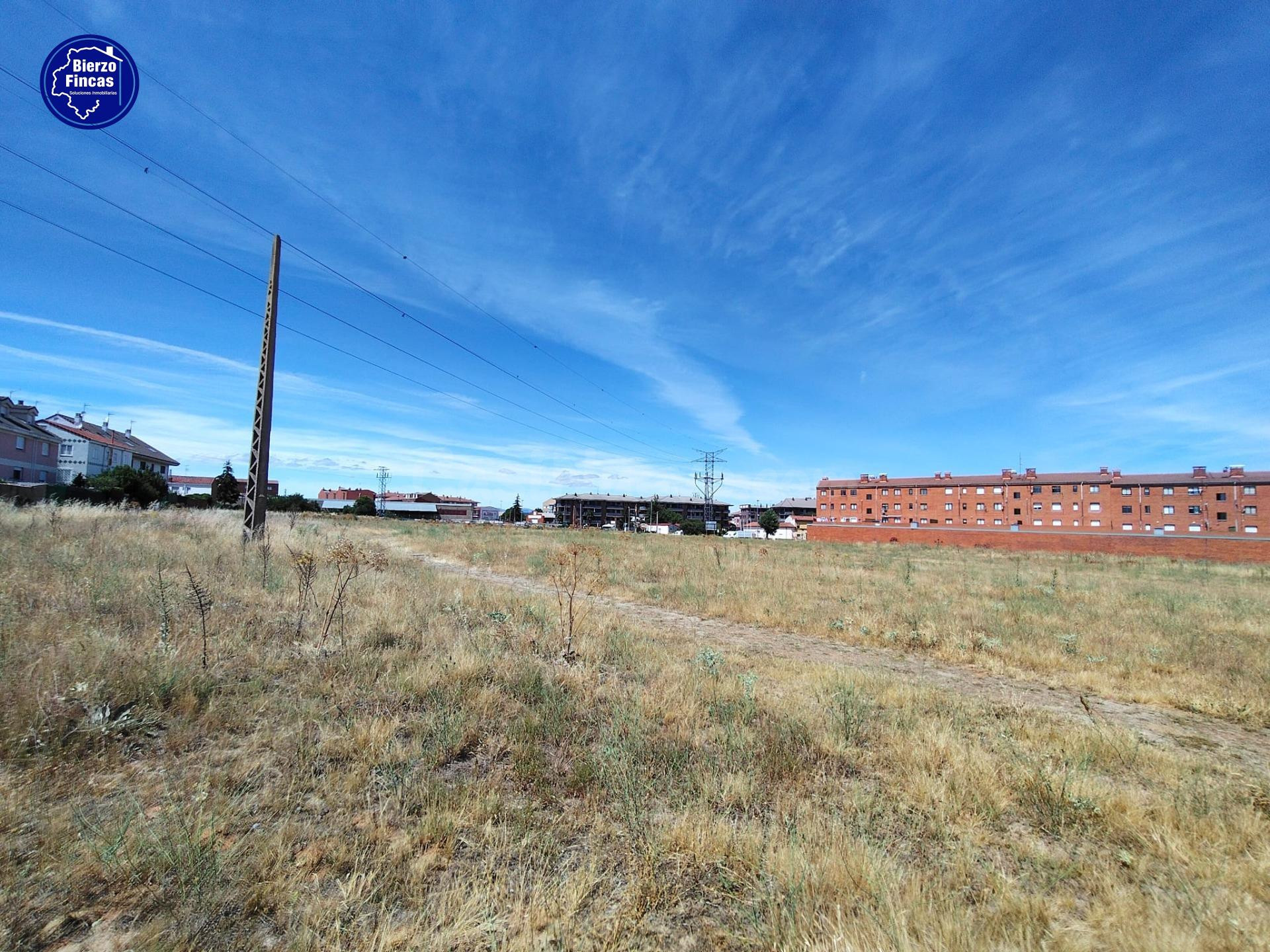 SE VENDE TERRENO URBANIZABLE EN TROBAJO DEL CAMINO - foto 4