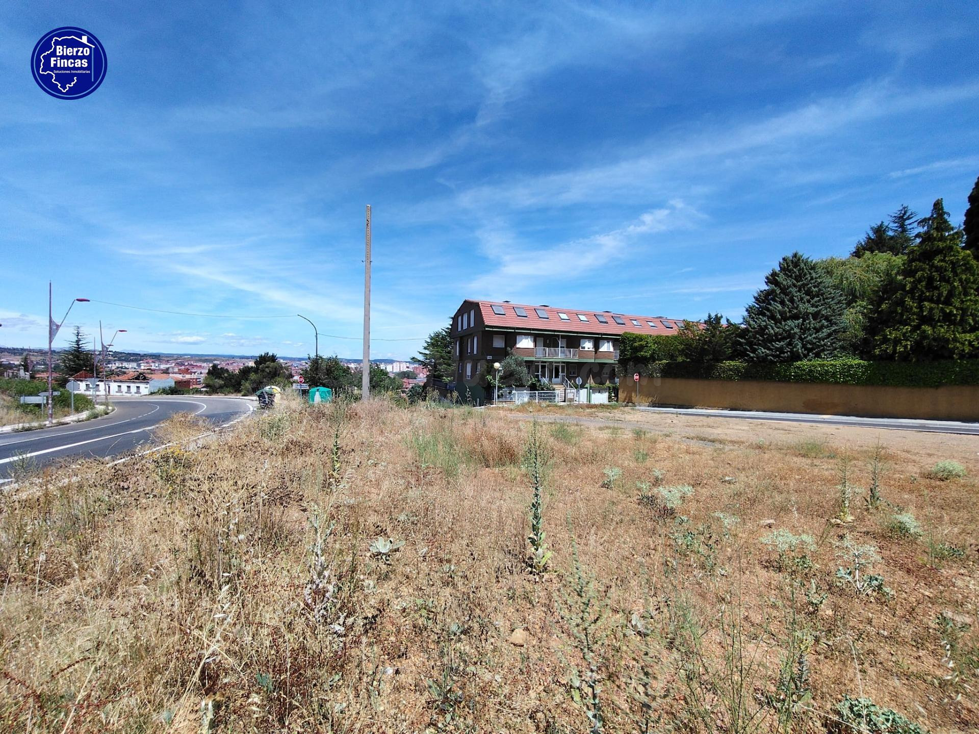 SE VENDE TERRENO URBANIZABLE EN TROBAJO DEL CAMINO - foto 2