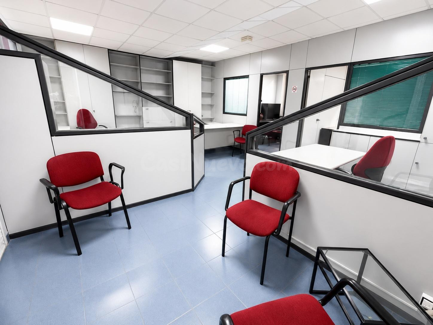 Oficina totalmente equipada con garaje incluido – Zona Venegas - foto 4