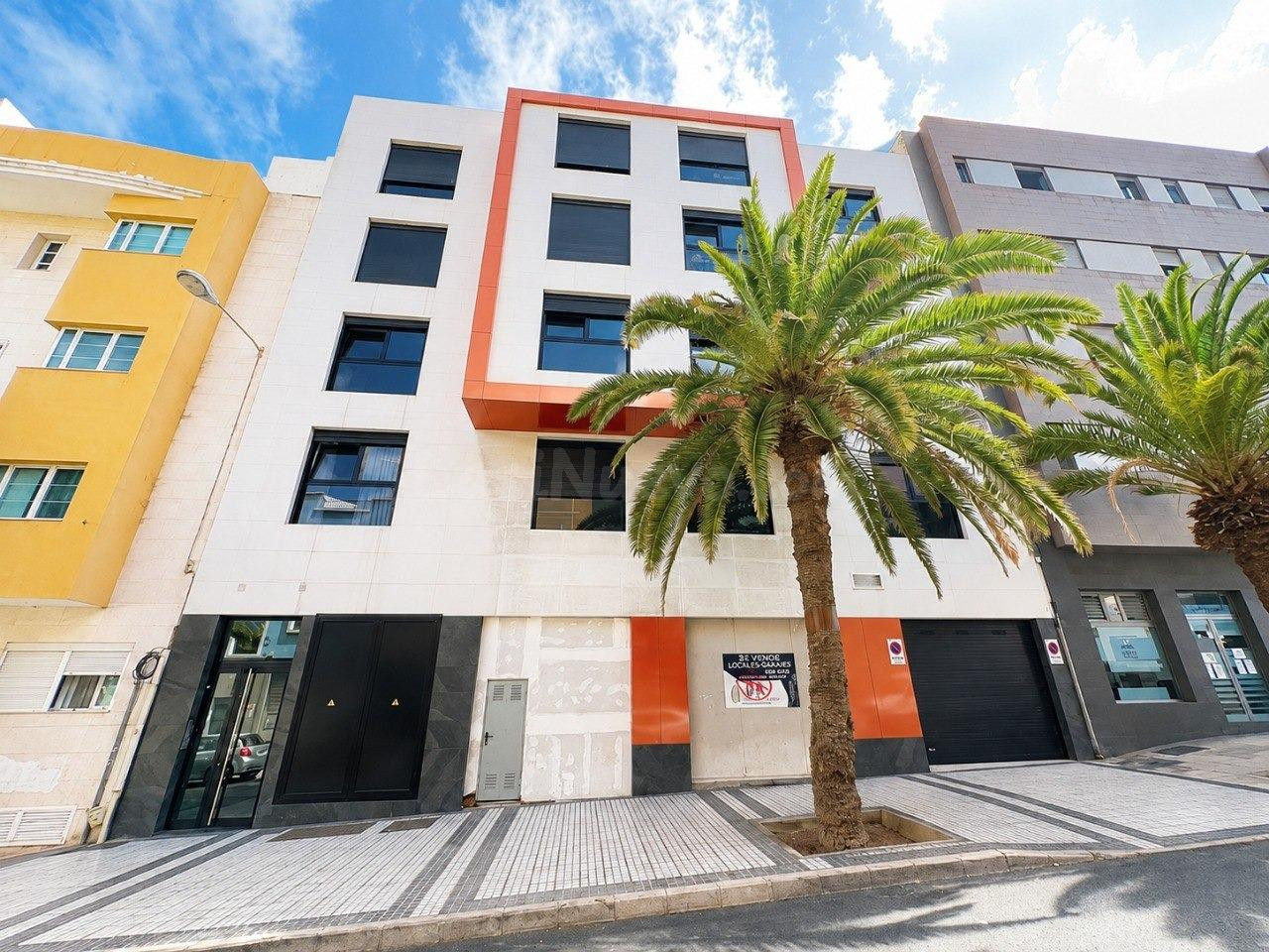 Gran local de 578 m2 en Guanarteme, dos fachadas y 4 salidas de humos – Precio negociable