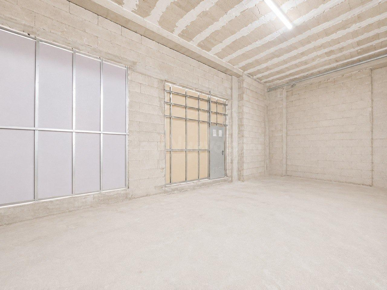Gran local de 578 m2 en Guanarteme, dos fachadas y 4 salidas - foto 2