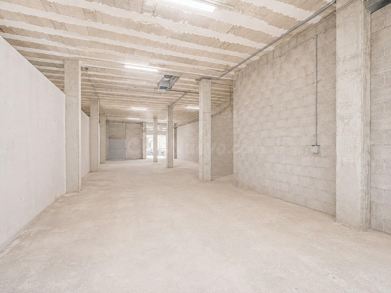 Gran local de 578 m2 en Guanarteme, dos fachadas y 4 salidas - foto 3