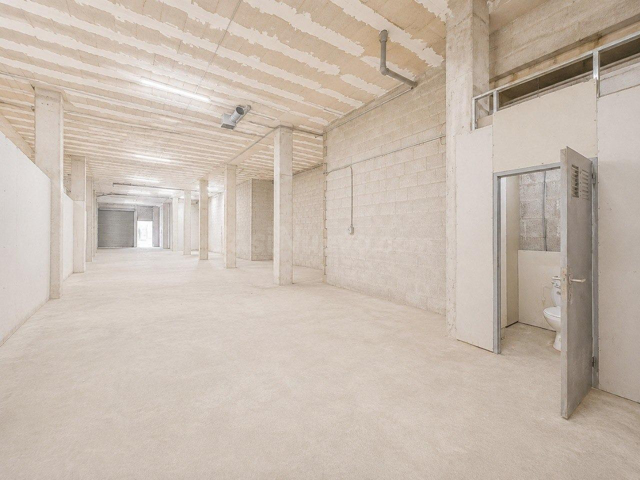 Gran local de 578 m2 en Guanarteme, dos fachadas y 4 salidas - foto 4