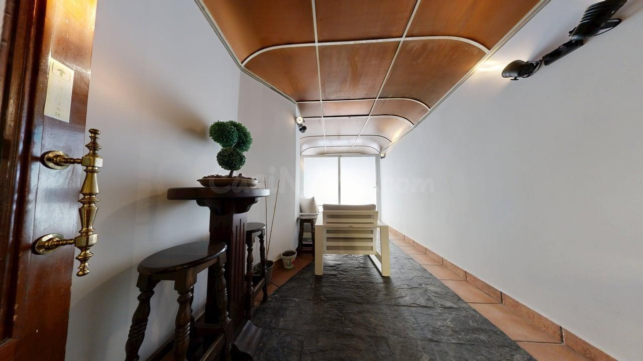 LOCAL ADAPTADO COMO VIVIENDA. Distribuido en dos amplios dor - foto 3