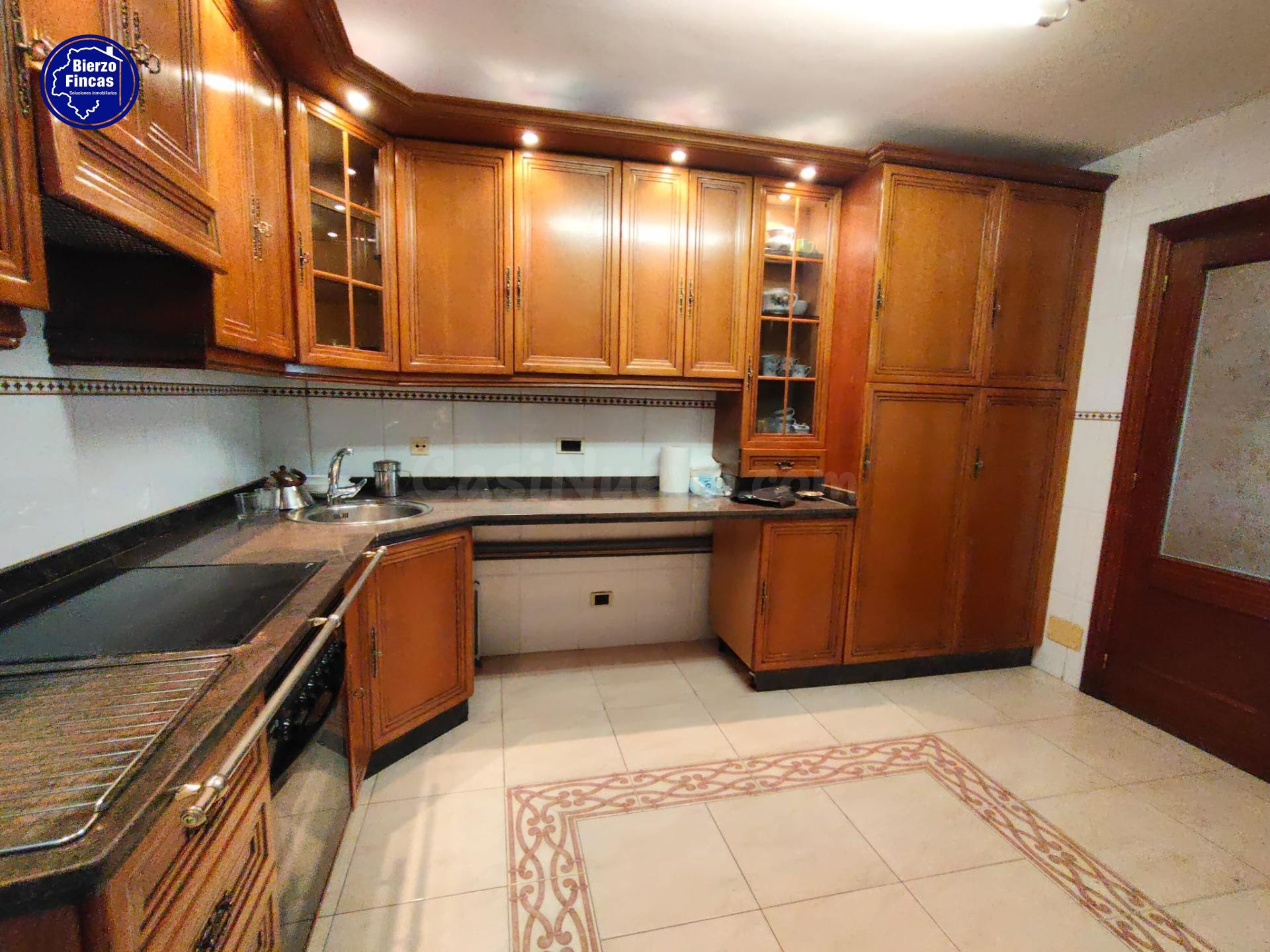 SE VENDE AMPLIO PISO EN LA PALOMERA, LEÓN - foto 4