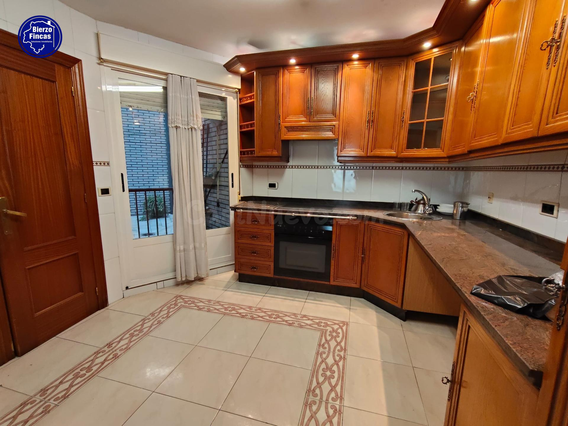 SE VENDE AMPLIO PISO EN LA PALOMERA, LEÓN - foto 5