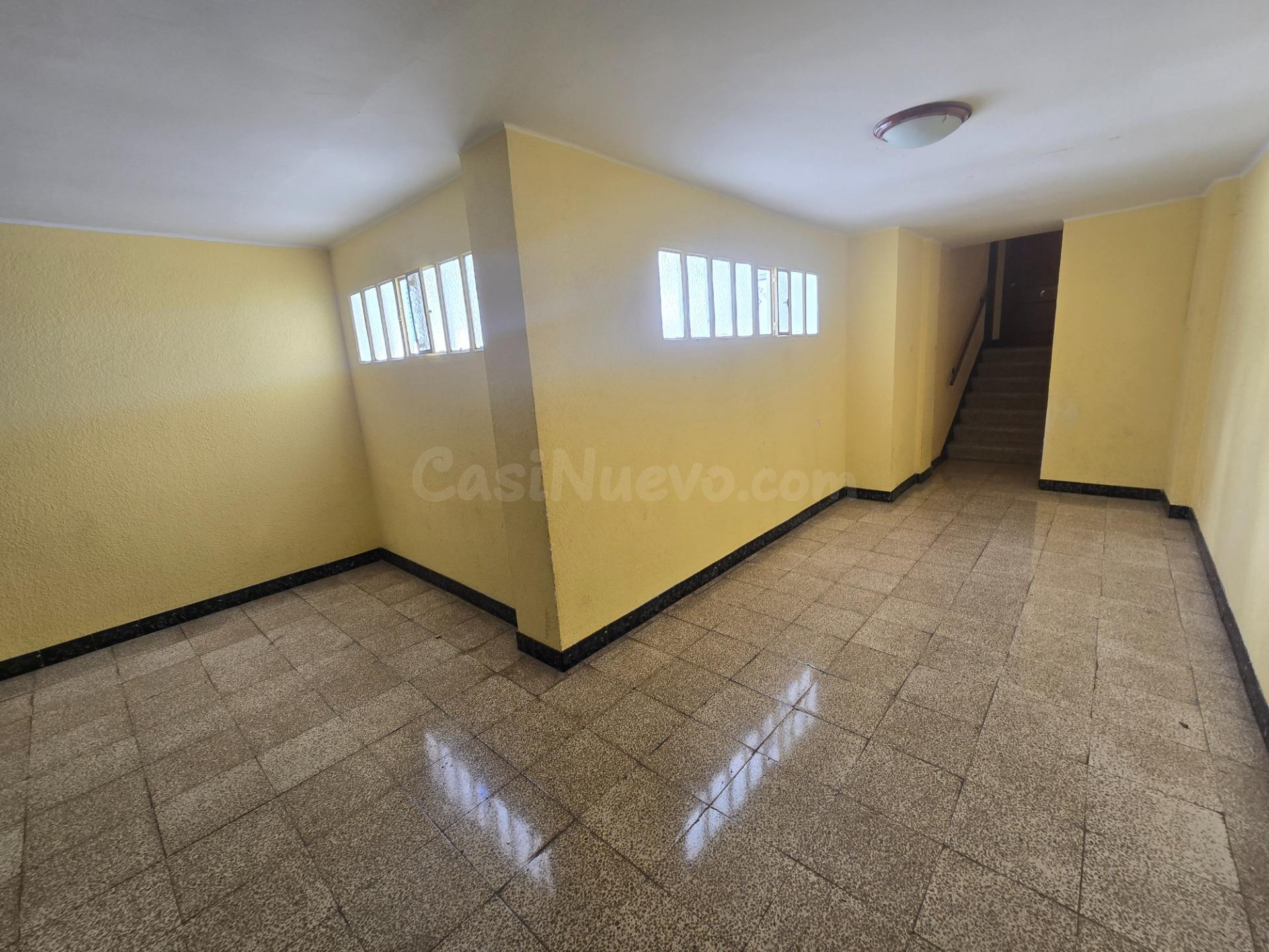 Piso de 53m2 útiles para REFORMAR. Distribuido en dos dormit - foto 3