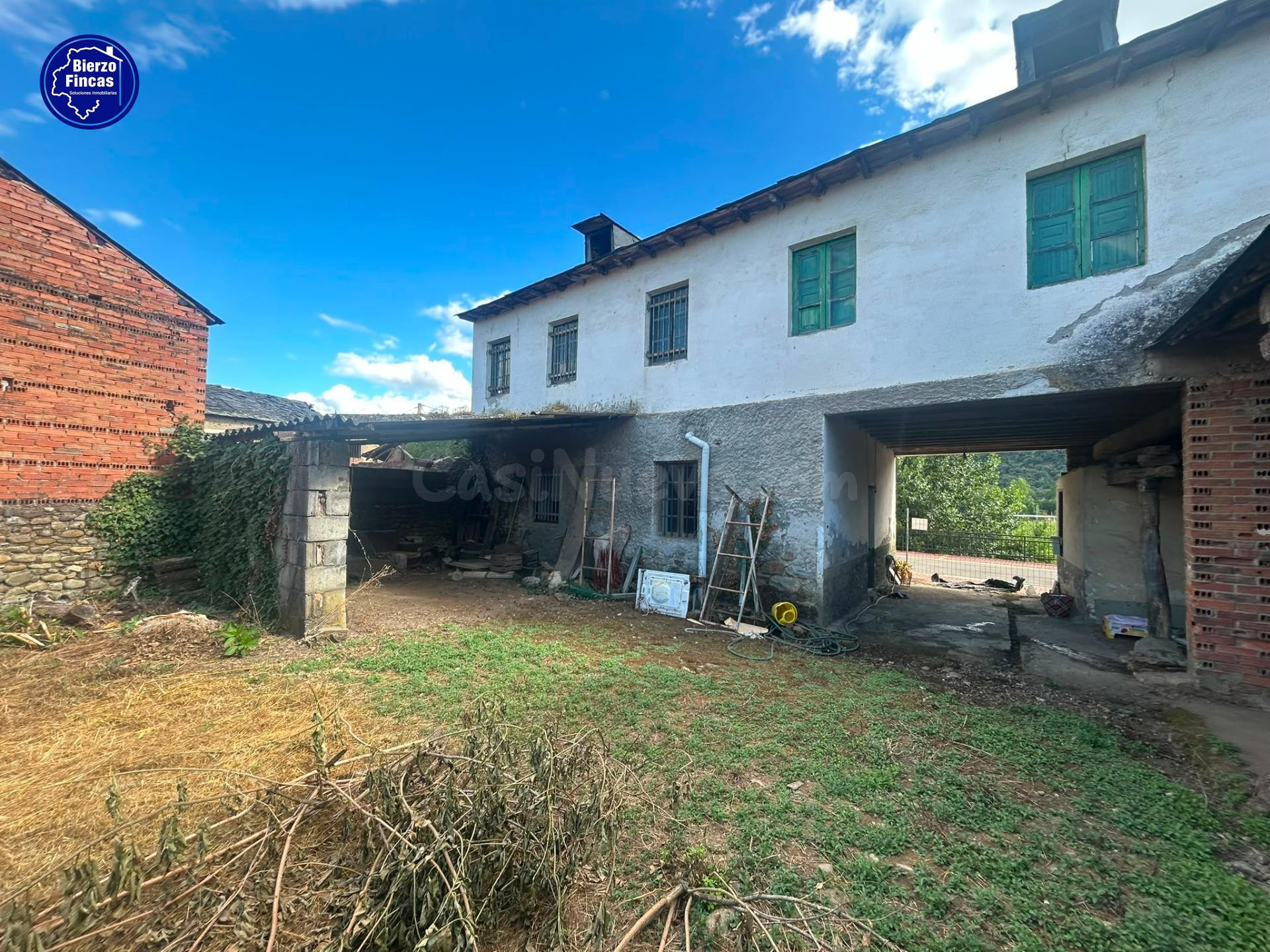 SE VENDE CASA CON TERRENO EN VILLAVERDE DE LA ABADÍA
