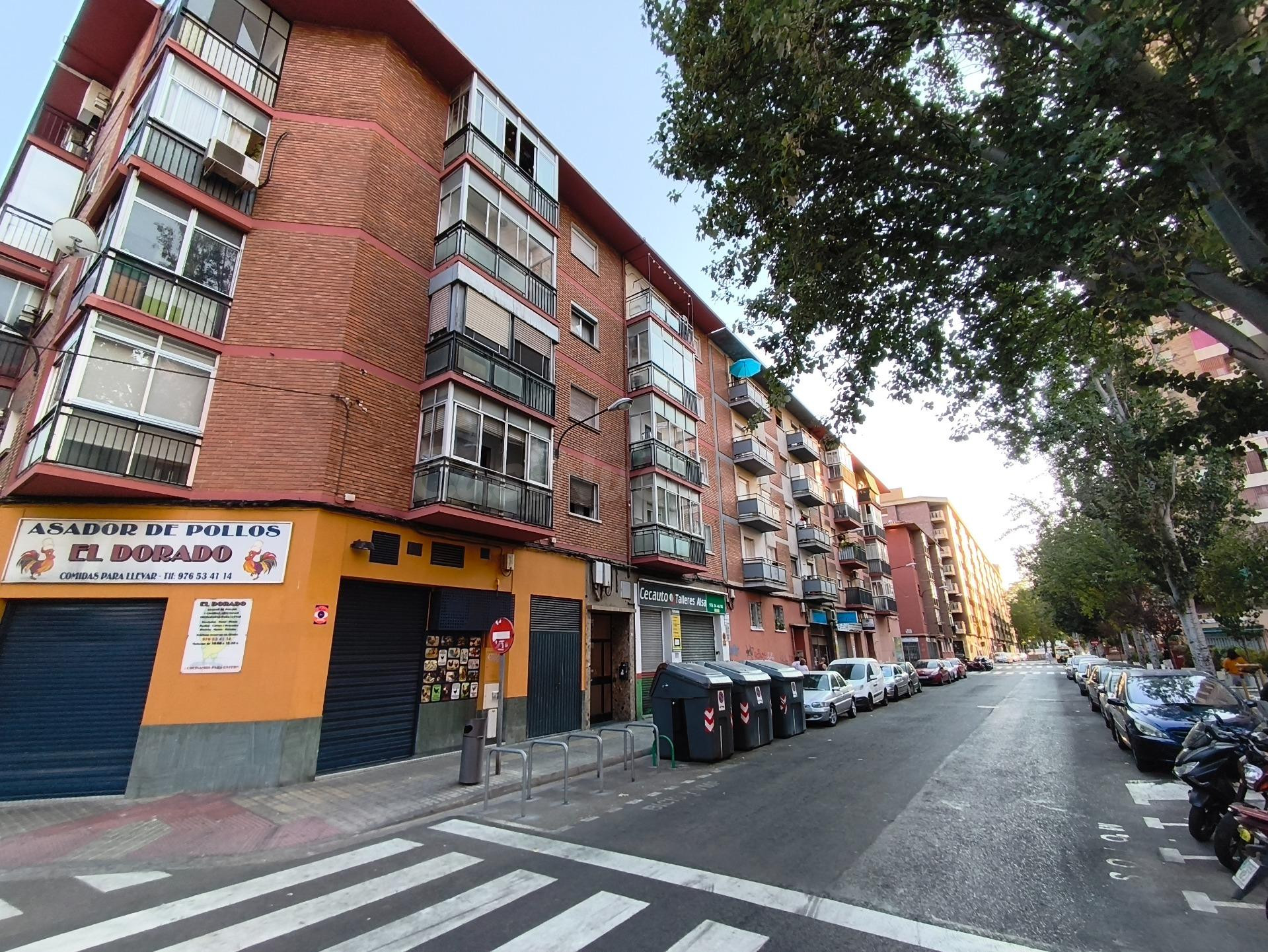 Piso de 44m2 útiles. Distribuido dos dormitorios, salón-coci