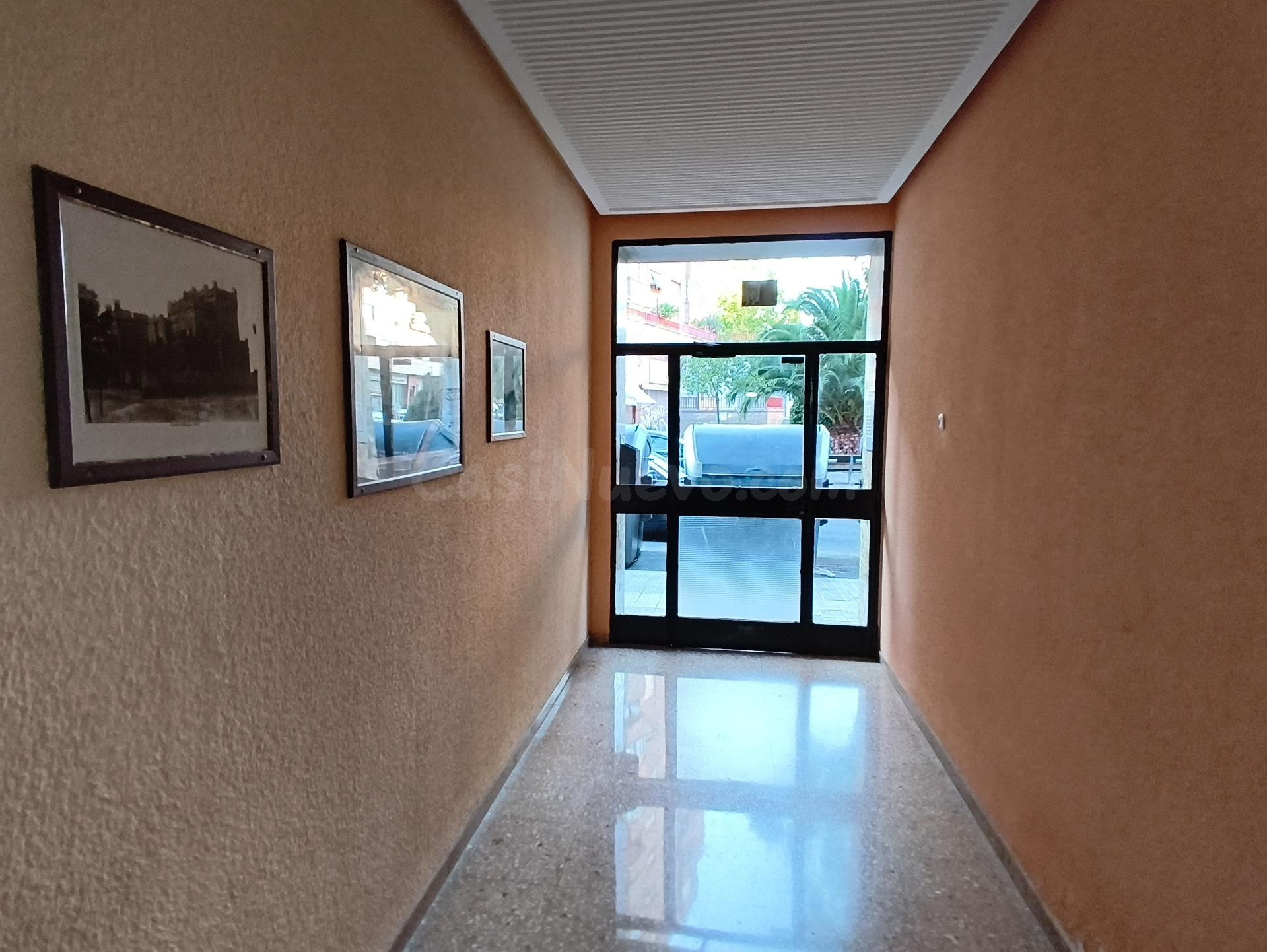 Piso de 44m2 útiles. Distribuido dos dormitorios, salón-coci - foto 3