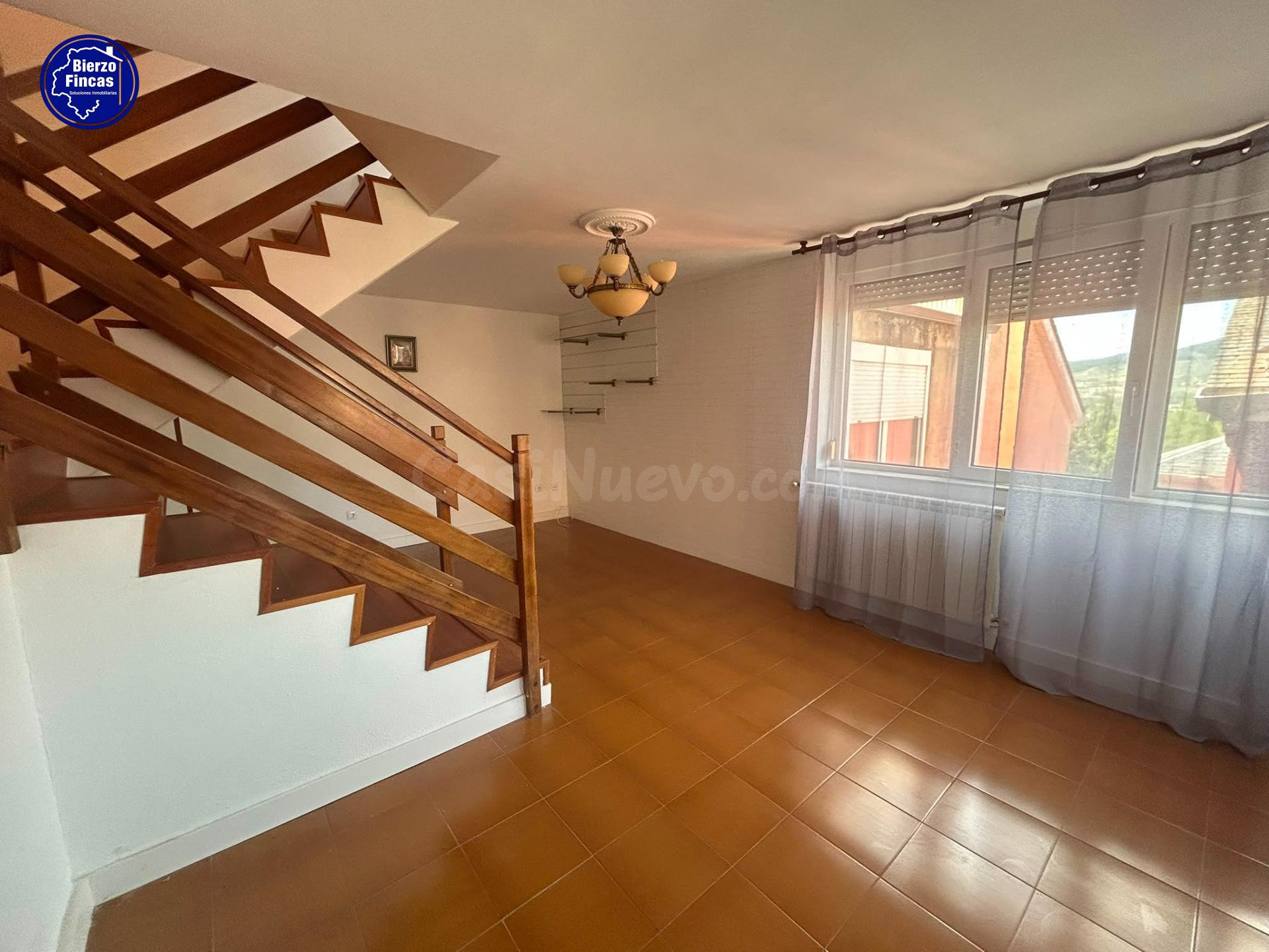 SE VENDE ADOSADO EN URBANIZACIÓN PATRICIA, PONFERRADA