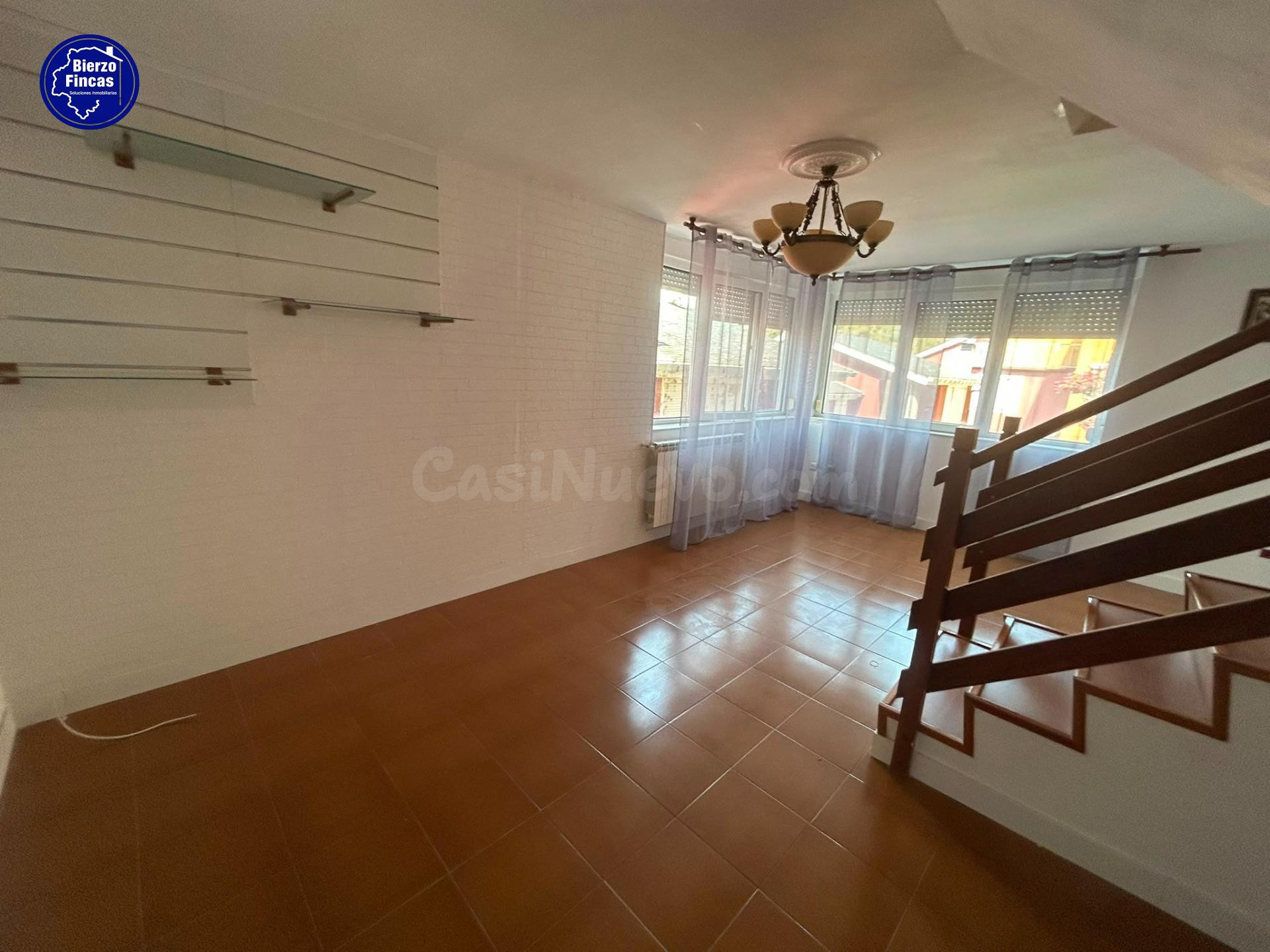 SE VENDE ADOSADO EN URBANIZACIÓN PATRICIA, PONFERRADA - foto 3