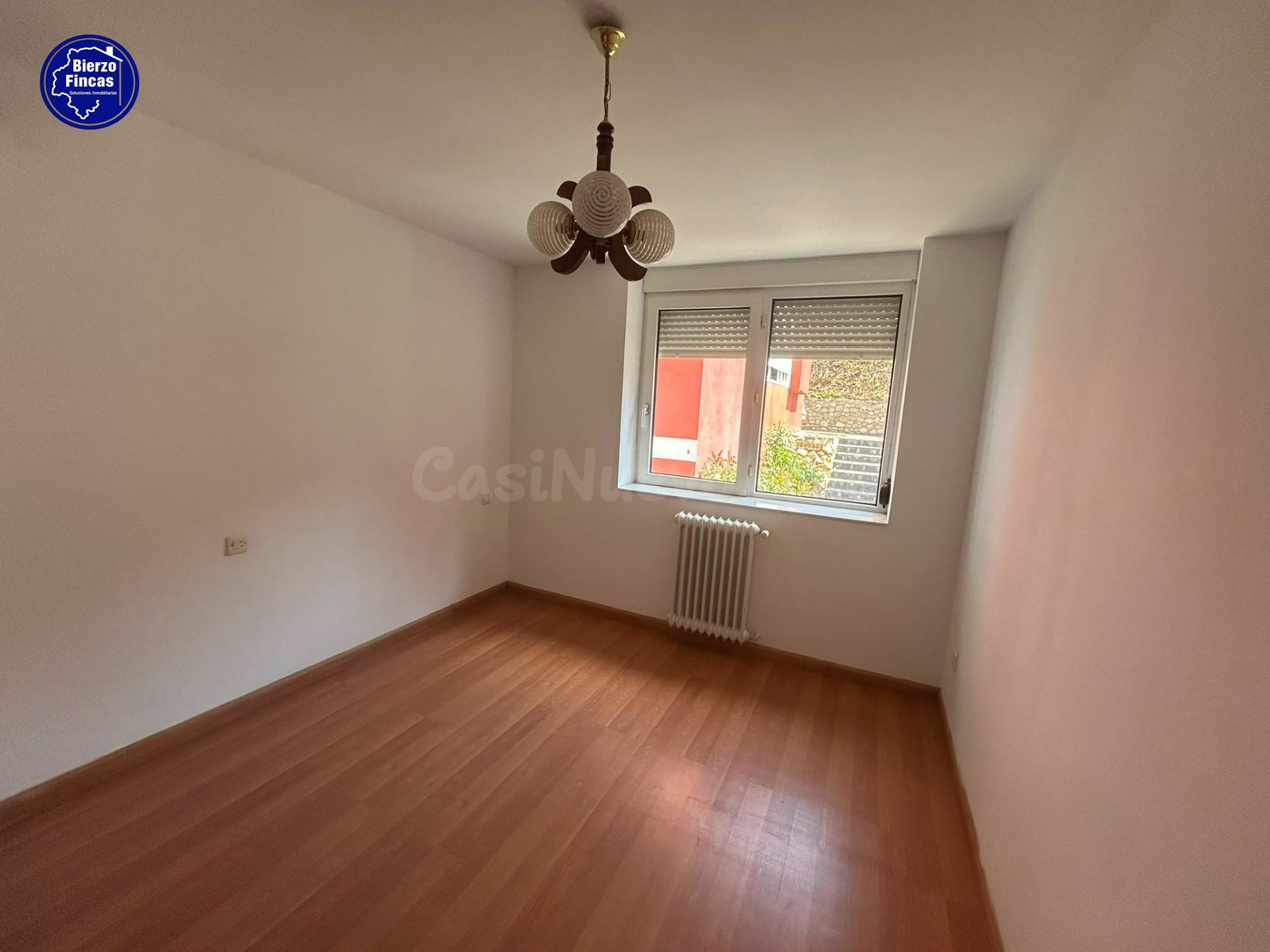 SE VENDE ADOSADO EN URBANIZACIÓN PATRICIA, PONFERRADA - foto 5