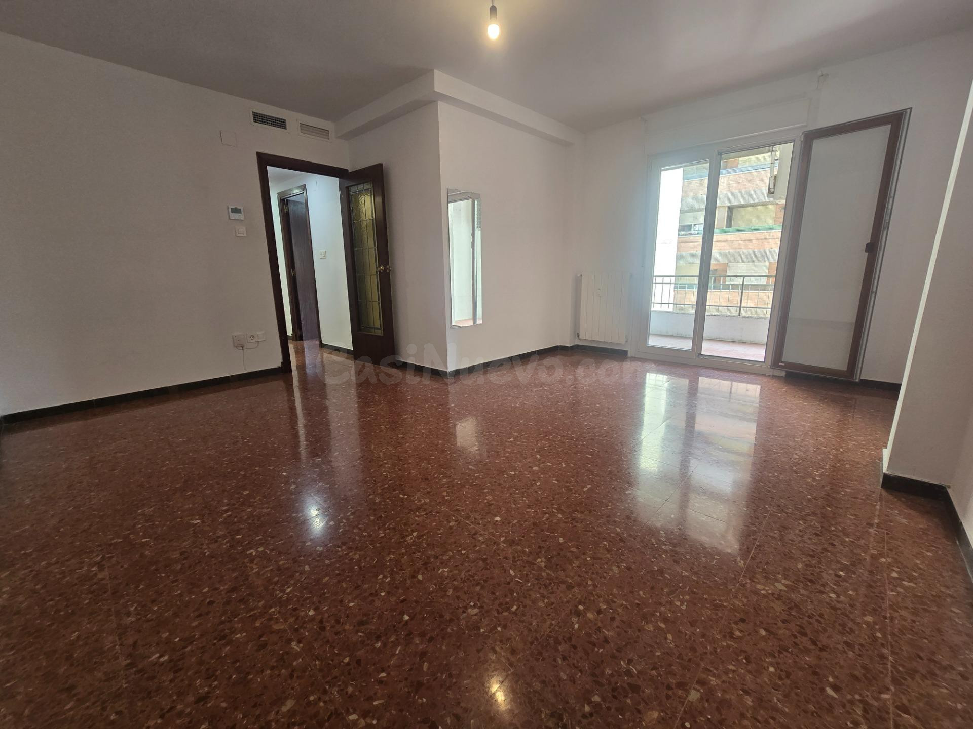 Piso de 85m2 útiles con PLAZA DE GARAJE. Distribuido en tres - foto 3