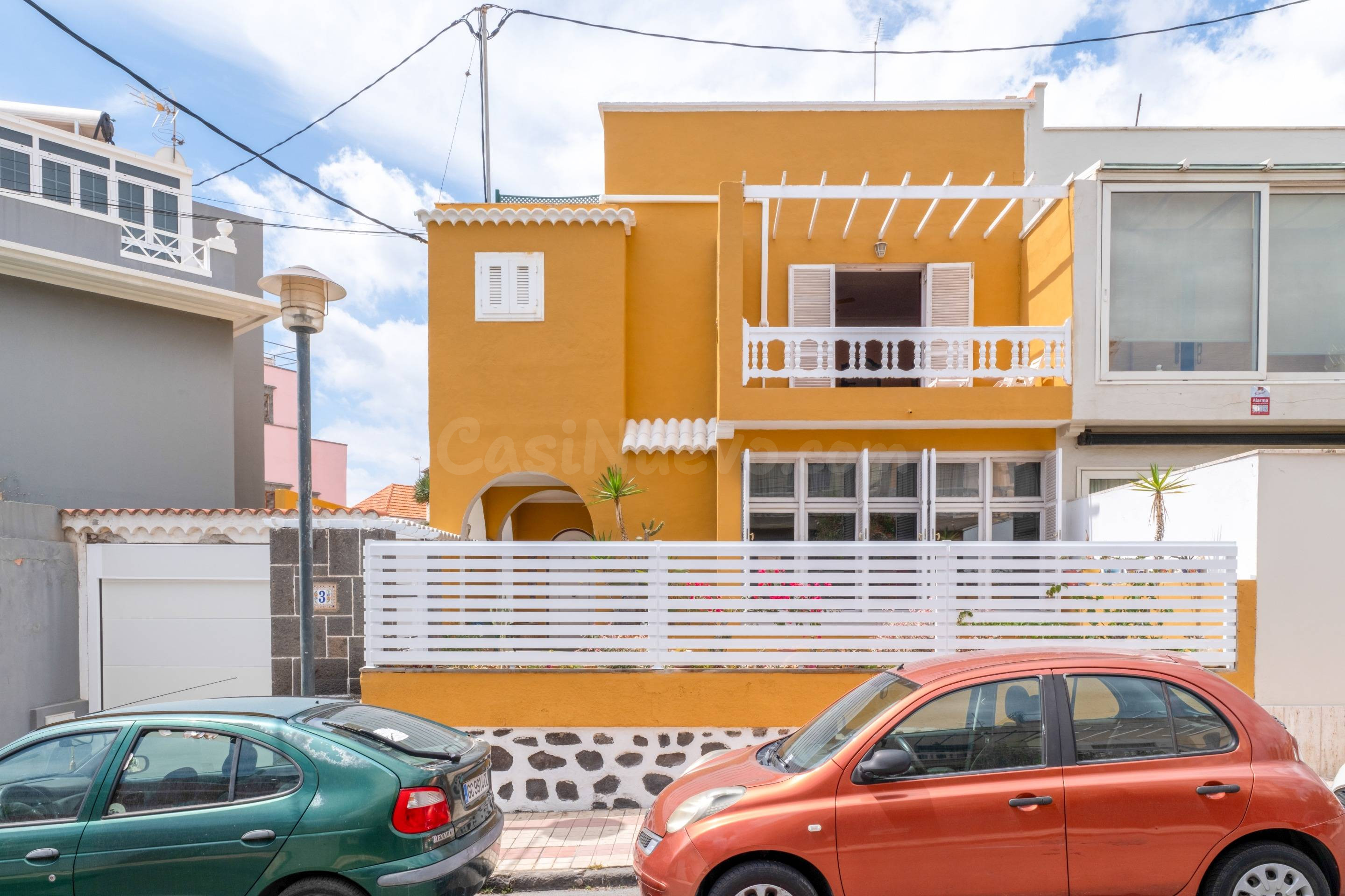 BONITO CHALET PAREADO EN CIUDAD JARDÍN - foto 2
