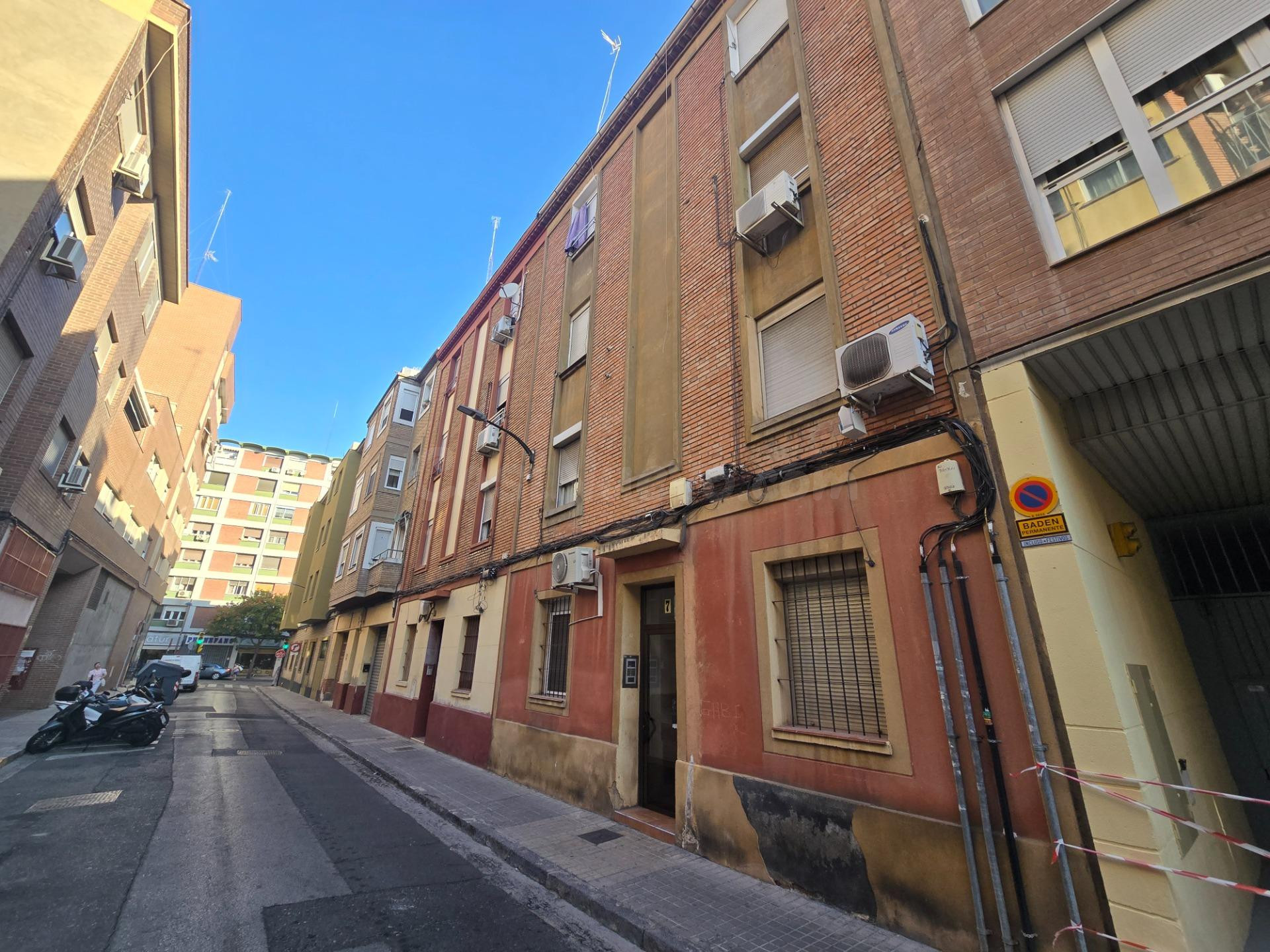 Piso de 50m2 útiles. Distribuido en dos dormitorios, salón, 