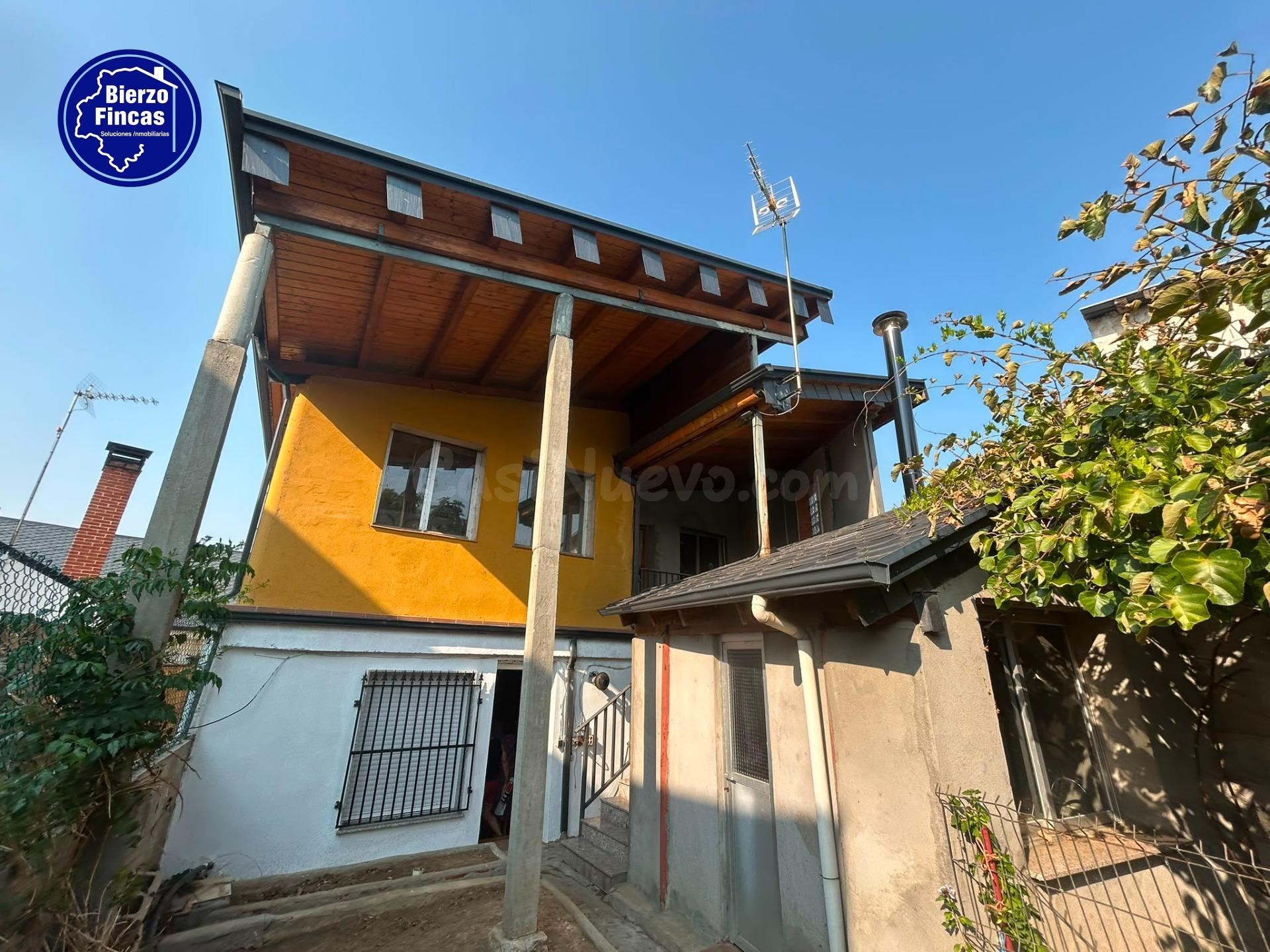 SE VENDE CHALET INDEPENDIENTE EN LA ZONA DE CUBILLOS DEL SIL - foto 2
