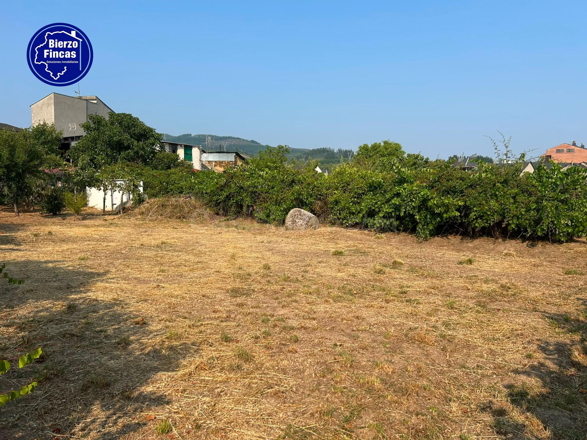 SE VENDE CHALET INDEPENDIENTE EN LA ZONA DE CUBILLOS DEL SIL - foto 3